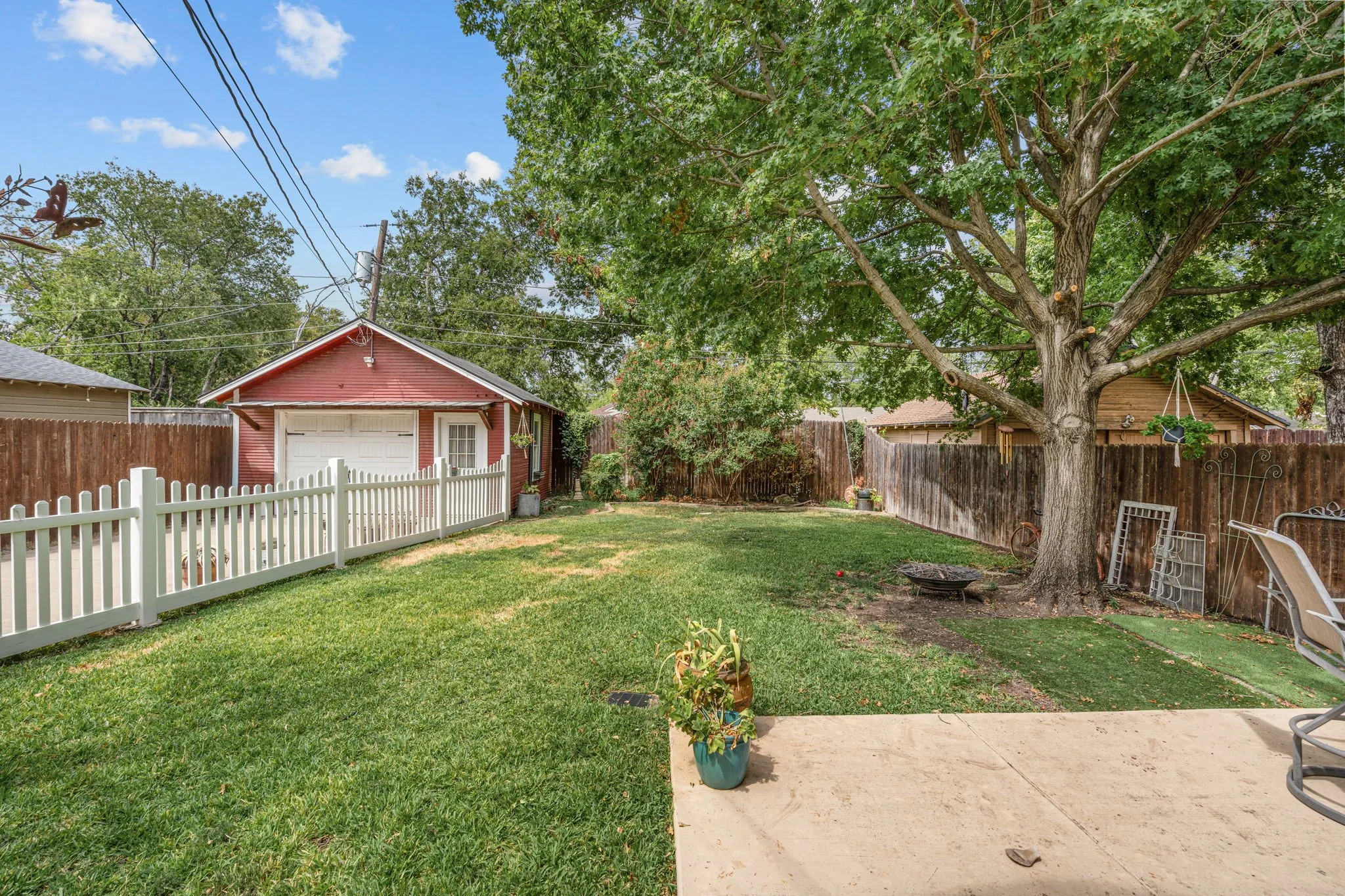 Single Family Residence For Sale in Tarrant County , 2736 Willing Avenue, Fort Worth, Texas 76110, 2 Bedroom, 1 Bathroom, 1 Garage spaces, 1,488 Sqft, built in 1927, mls#21383125, Real Estate Agent in Fort Worth, Homes For Sale in Tarrant county, Homes For Sale in Fort Worth, Realtor in Fort Worth Texas, Real Estate Brokerage Independent Realty Texas, Luminita Cordes Realtor
