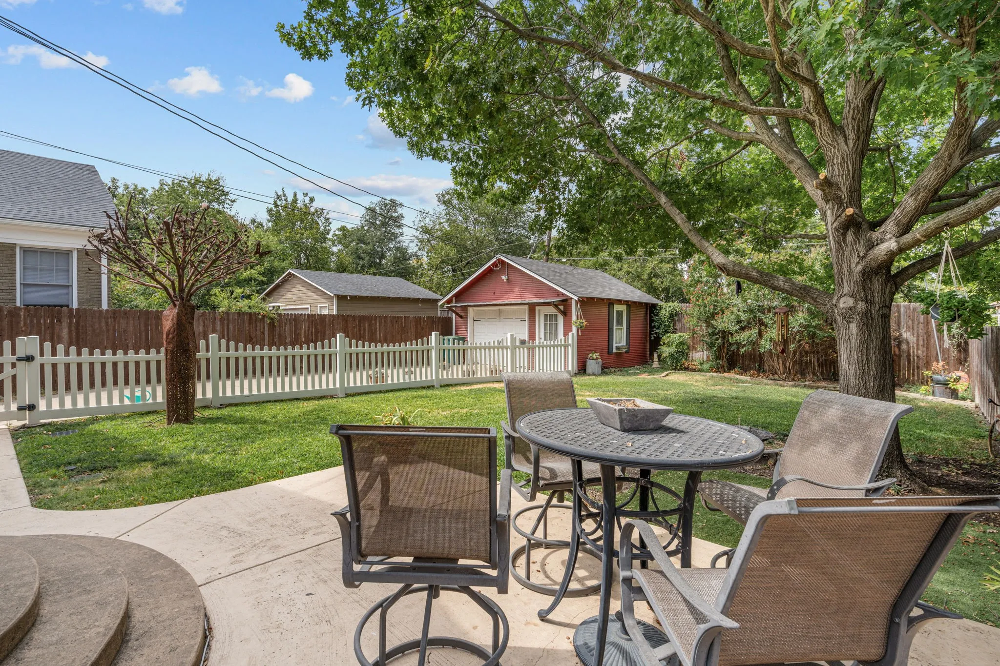 Single Family Residence For Sale in Tarrant County , 2736 Willing Avenue, Fort Worth, Texas 76110, 2 Bedroom, 1 Bathroom, 1 Garage spaces, 1,488 Sqft, built in 1927, mls#21383125, Real Estate Agent in Fort Worth, Homes For Sale in Tarrant county, Homes For Sale in Fort Worth, Realtor in Fort Worth Texas, Real Estate Brokerage Independent Realty Texas, Luminita Cordes Realtor