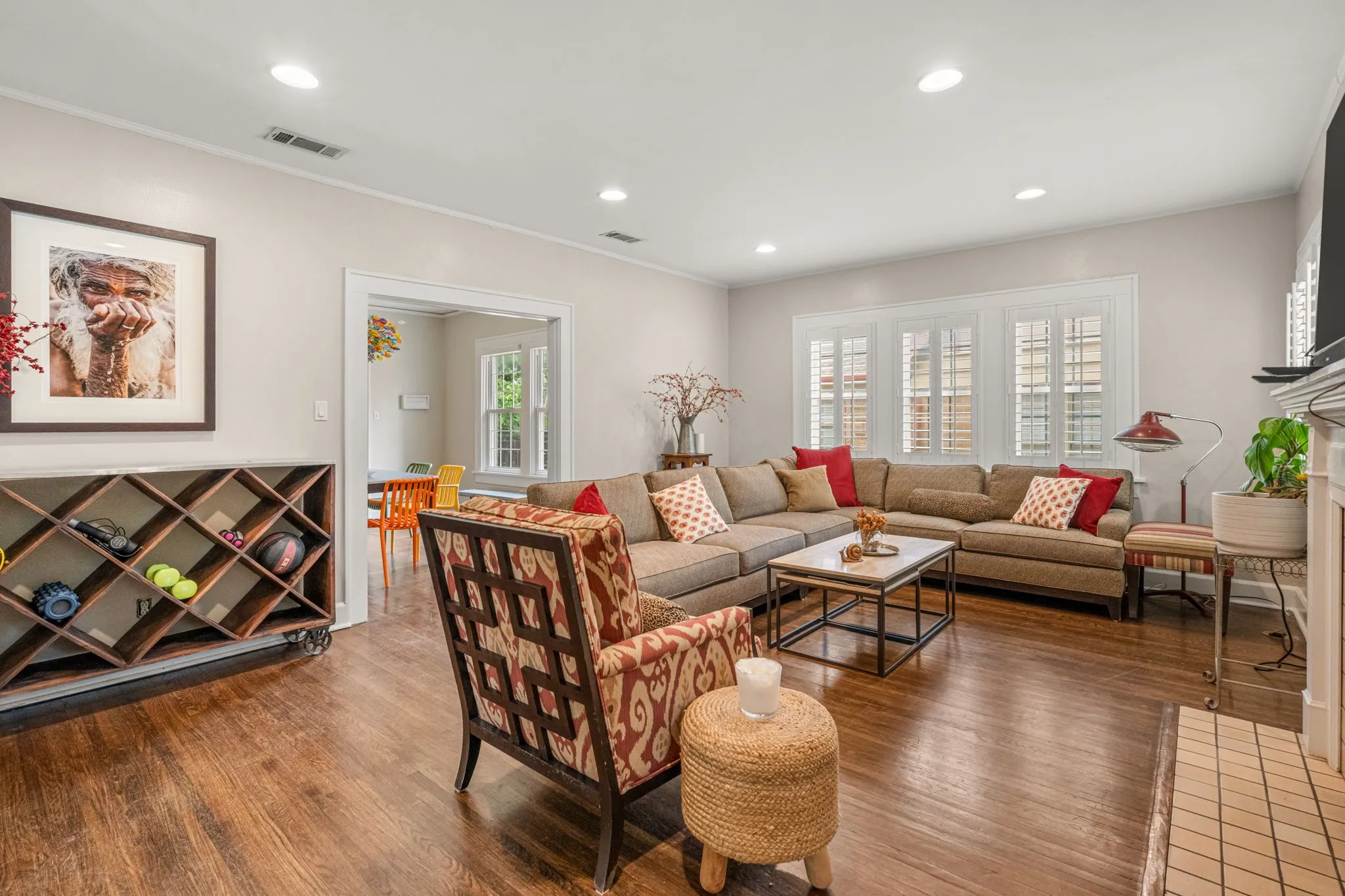 Single Family Residence For Sale in Tarrant County , 2736 Willing Avenue, Fort Worth, Texas 76110, 2 Bedroom, 1 Bathroom, 1 Garage spaces, 1,488 Sqft, built in 1927, mls#21383125, Real Estate Agent in Fort Worth, Homes For Sale in Tarrant county, Homes For Sale in Fort Worth, Realtor in Fort Worth Texas, Real Estate Brokerage Independent Realty Texas, Luminita Cordes Realtor
