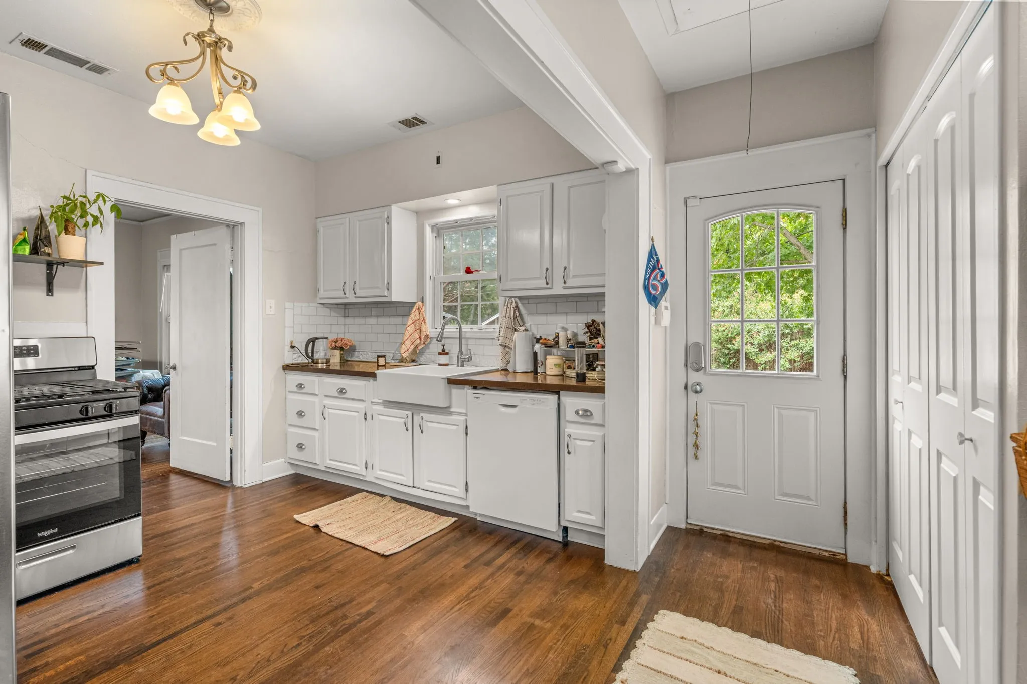 Single Family Residence For Sale in Tarrant County , 2736 Willing Avenue, Fort Worth, Texas 76110, 2 Bedroom, 1 Bathroom, 1 Garage spaces, 1,488 Sqft, built in 1927, mls#21383125, Real Estate Agent in Fort Worth, Homes For Sale in Tarrant county, Homes For Sale in Fort Worth, Realtor in Fort Worth Texas, Real Estate Brokerage Independent Realty Texas, Luminita Cordes Realtor