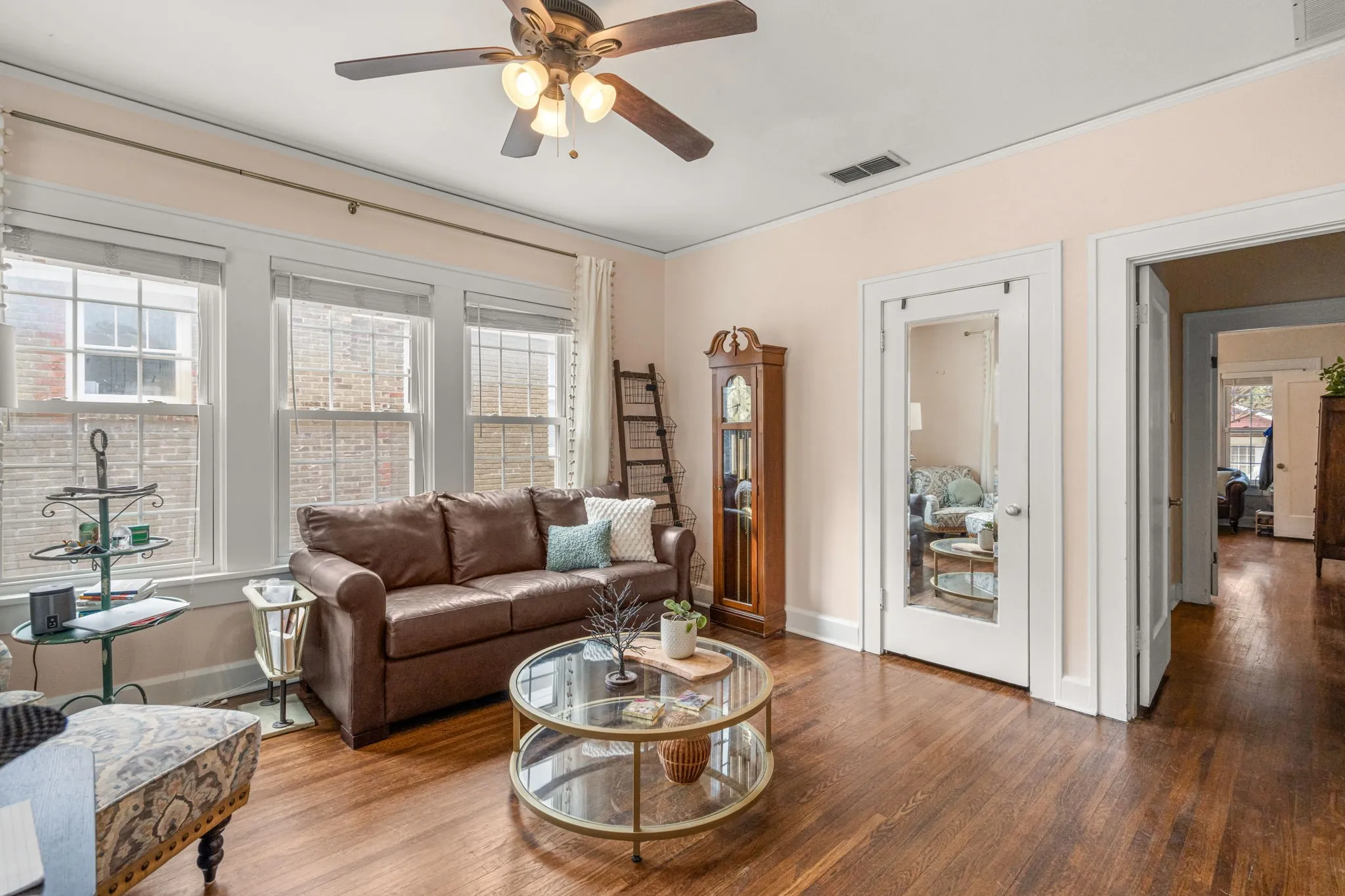 Single Family Residence For Sale in Tarrant County , 2736 Willing Avenue, Fort Worth, Texas 76110, 2 Bedroom, 1 Bathroom, 1 Garage spaces, 1,488 Sqft, built in 1927, mls#21383125, Real Estate Agent in Fort Worth, Homes For Sale in Tarrant county, Homes For Sale in Fort Worth, Realtor in Fort Worth Texas, Real Estate Brokerage Independent Realty Texas, Luminita Cordes Realtor
