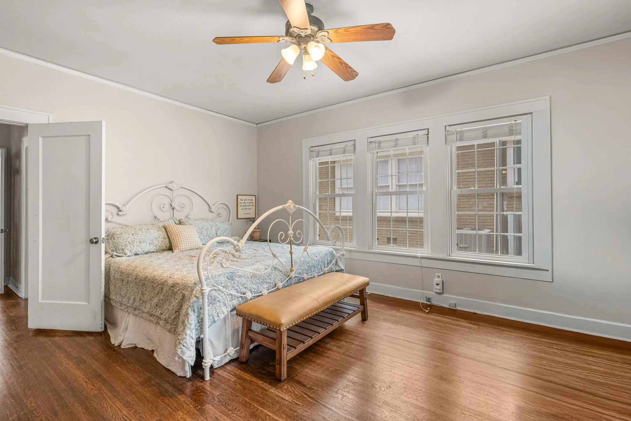Single Family Residence For Sale in Tarrant County , 2736 Willing Avenue, Fort Worth, Texas 76110, 2 Bedroom, 1 Bathroom, 1 Garage spaces, 1,488 Sqft, built in 1927, mls#21383125, Real Estate Agent in Fort Worth, Homes For Sale in Tarrant county, Homes For Sale in Fort Worth, Realtor in Fort Worth Texas, Real Estate Brokerage Independent Realty Texas, Luminita Cordes Realtor