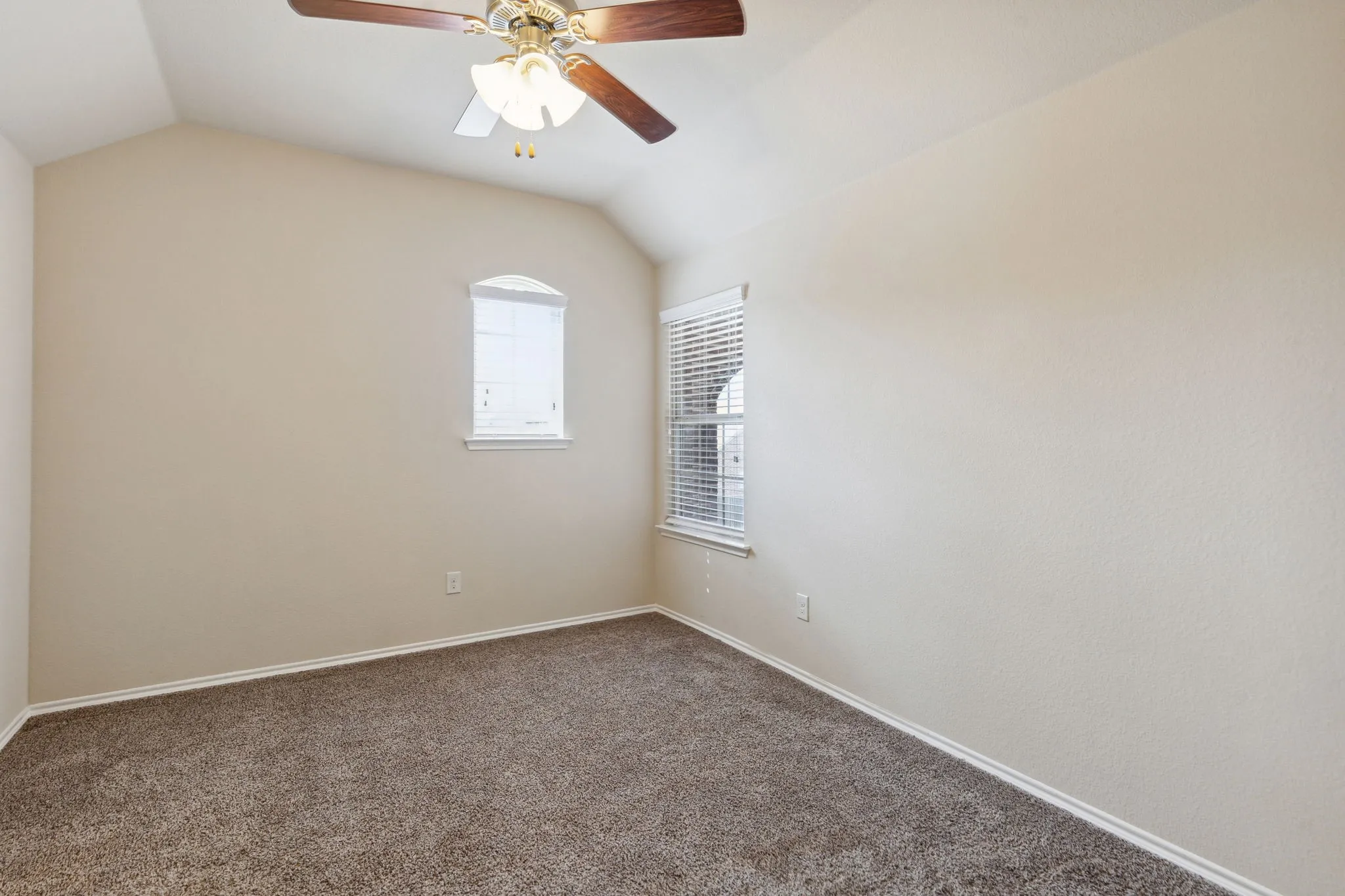 Single Family Residence For Rent in Collin County , 812 Gray Fox Drive, Mc Kinney, Texas 75071, 3 Bedroom, 3 Bathroom, 2 Garage spaces, 2,292 Sqft, built in 2016, mls#21386792, Real Estate Agent in Mc Kinney, Homes For Rent in Collin county, Homes For Rent in Mc Kinney, Realtor in Mc Kinney Texas, Real Estate Brokerage Independent Realty Texas, Luminita Cordes Realtor