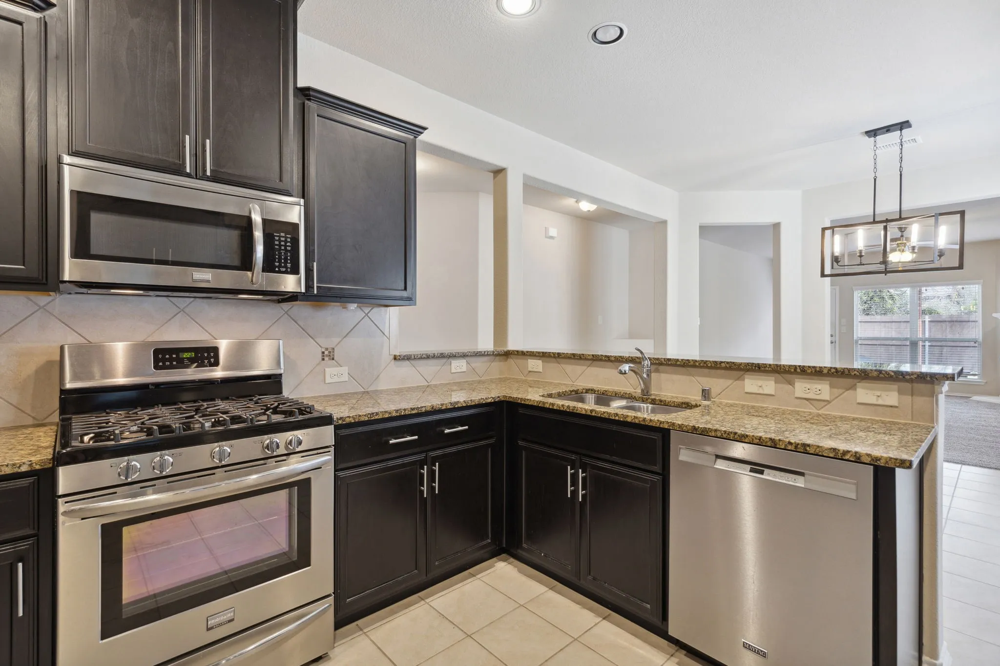 Single Family Residence For Rent in Collin County , 812 Gray Fox Drive, Mc Kinney, Texas 75071, 3 Bedroom, 3 Bathroom, 2 Garage spaces, 2,292 Sqft, built in 2016, mls#21386792, Real Estate Agent in Mc Kinney, Homes For Rent in Collin county, Homes For Rent in Mc Kinney, Realtor in Mc Kinney Texas, Real Estate Brokerage Independent Realty Texas, Luminita Cordes Realtor