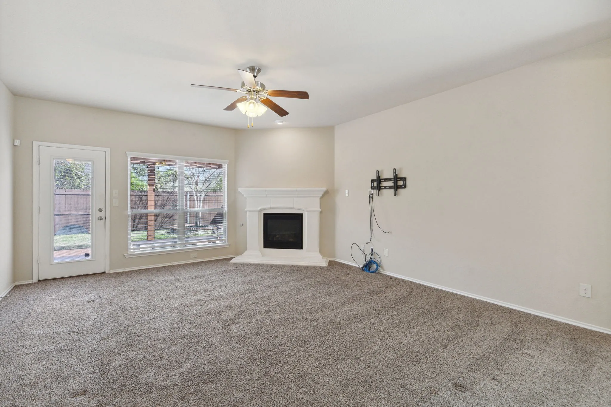 Single Family Residence For Rent in Collin County , 812 Gray Fox Drive, Mc Kinney, Texas 75071, 3 Bedroom, 3 Bathroom, 2 Garage spaces, 2,292 Sqft, built in 2016, mls#21386792, Real Estate Agent in Mc Kinney, Homes For Rent in Collin county, Homes For Rent in Mc Kinney, Realtor in Mc Kinney Texas, Real Estate Brokerage Independent Realty Texas, Luminita Cordes Realtor