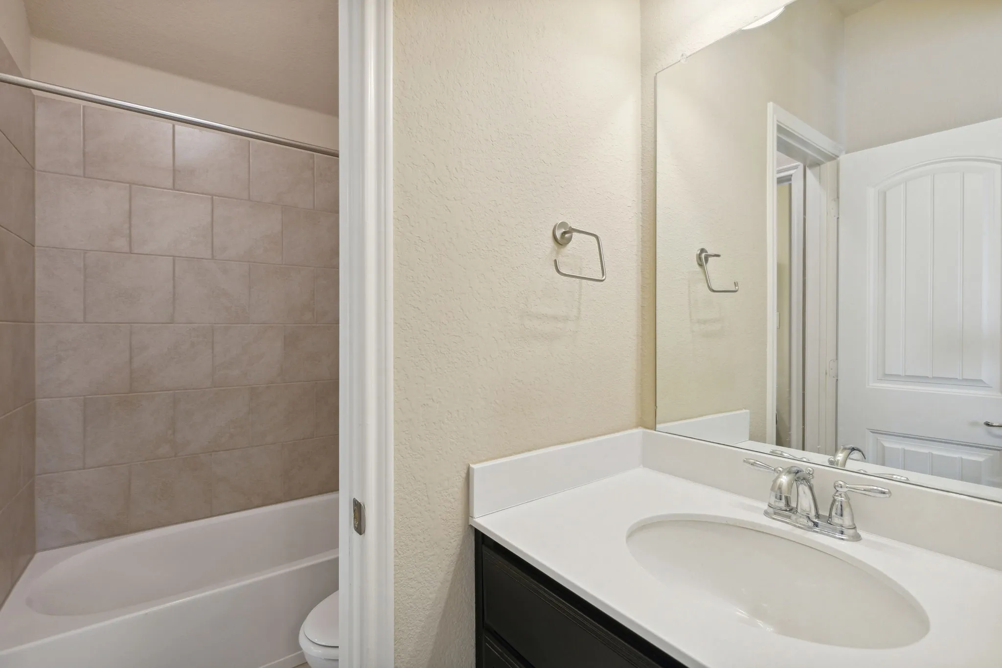 Single Family Residence For Rent in Collin County , 812 Gray Fox Drive, Mc Kinney, Texas 75071, 3 Bedroom, 3 Bathroom, 2 Garage spaces, 2,292 Sqft, built in 2016, mls#21386792, Real Estate Agent in Mc Kinney, Homes For Rent in Collin county, Homes For Rent in Mc Kinney, Realtor in Mc Kinney Texas, Real Estate Brokerage Independent Realty Texas, Luminita Cordes Realtor