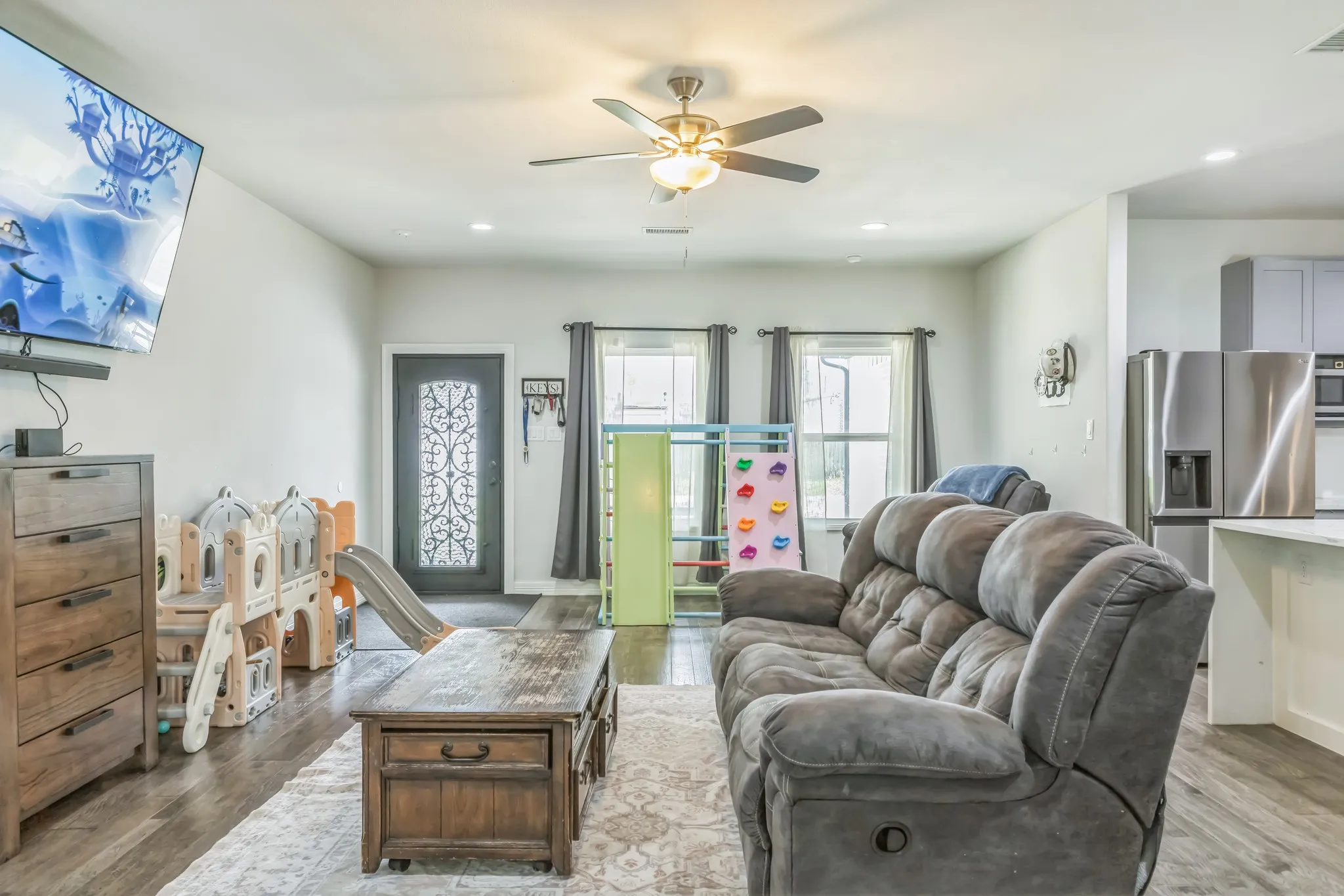 Single Family Residence For Rent in Kaufman County , 424 N Mcgraw Street, Forney, Texas 75126, 3 Bedroom, 2 Bathroom, 2 Garage spaces, 2,004 Sqft, built in 2022, mls#21386793, Real Estate Agent in Forney, Homes For Rent in Kaufman county, Homes For Rent in Forney, Realtor in Forney Texas, Real Estate Brokerage Independent Realty Texas, Luminita Cordes Realtor