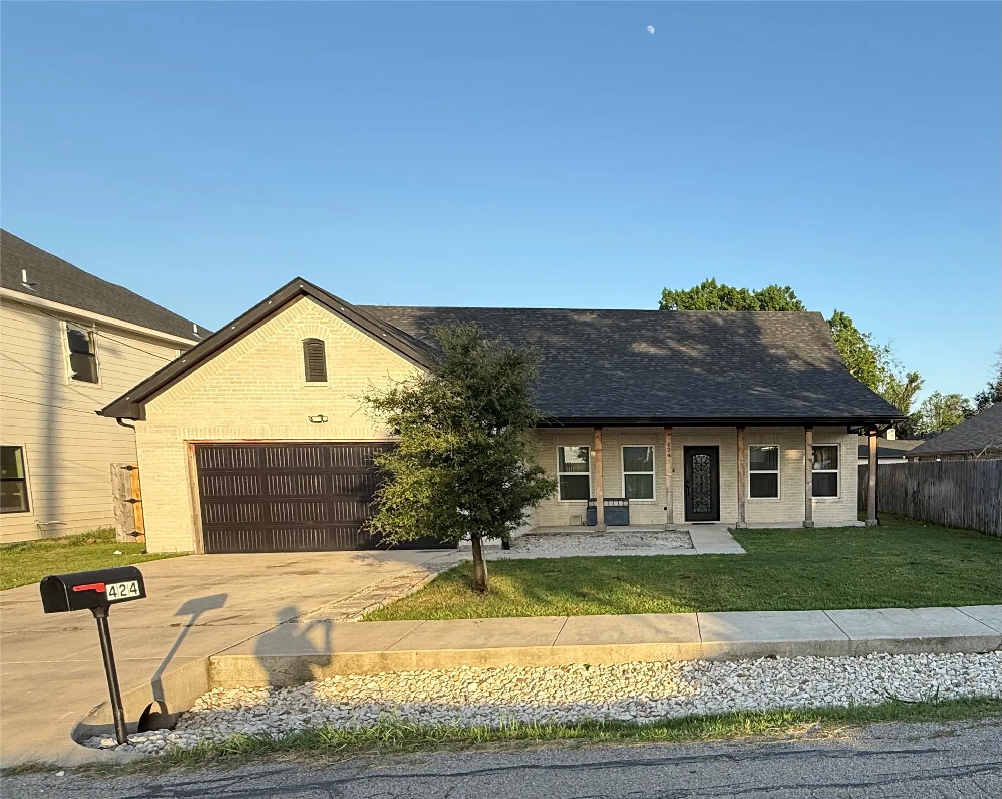 Single Family Residence For Rent in Kaufman County , 424 N Mcgraw Street, Forney, Texas 75126, 3 Bedroom, 2 Bathroom, 2 Garage spaces, 2,004 Sqft, built in 2022, mls#21386793, Real Estate Agent in Forney, Homes For Rent in Kaufman county, Homes For Rent in Forney, Realtor in Forney Texas, Real Estate Brokerage Independent Realty Texas, Luminita Cordes Realtor