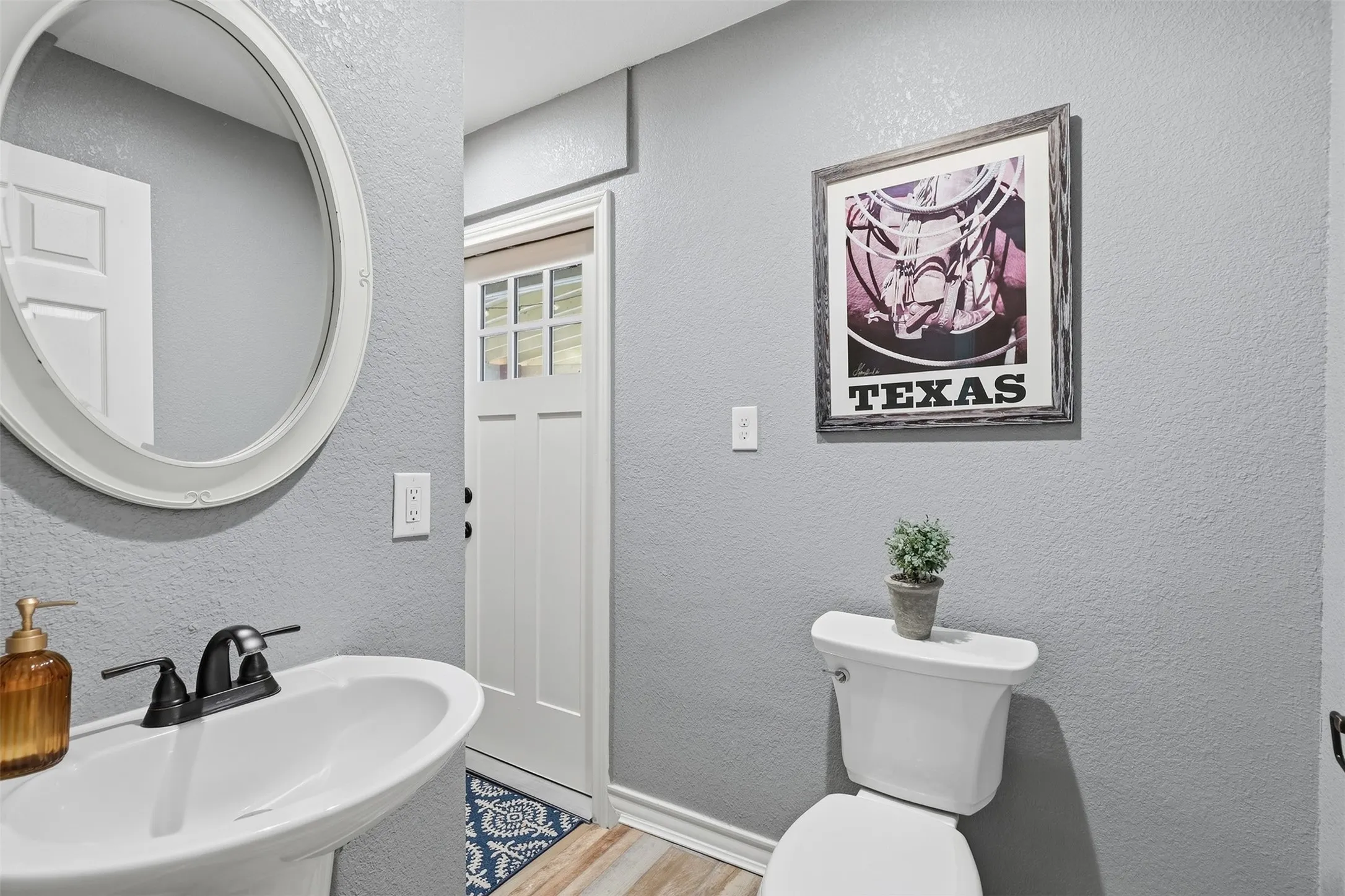 Single Family Residence For Sale in Parker County , 112 Fairway Drive, Willow Park, Texas 76087, 3 Bedroom, 3 Bathroom, Garage spaces, 2,362 Sqft, built in 1986, mls#21386468, Real Estate Agent in Willow Park, Homes For Sale in Parker county, Homes For Sale in Willow Park, Realtor in Willow Park Texas, Real Estate Brokerage Independent Realty Texas, Luminita Cordes Realtor