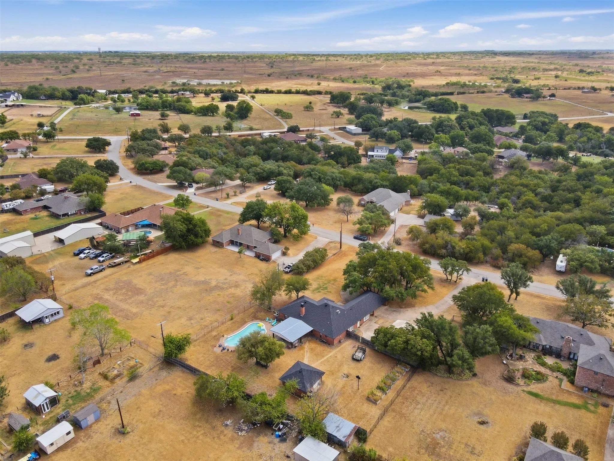 Single Family Residence For Sale in Parker County , 112 Fairway Drive, Willow Park, Texas 76087, 3 Bedroom, 3 Bathroom, Garage spaces, 2,362 Sqft, built in 1986, mls#21386468, Real Estate Agent in Willow Park, Homes For Sale in Parker county, Homes For Sale in Willow Park, Realtor in Willow Park Texas, Real Estate Brokerage Independent Realty Texas, Luminita Cordes Realtor