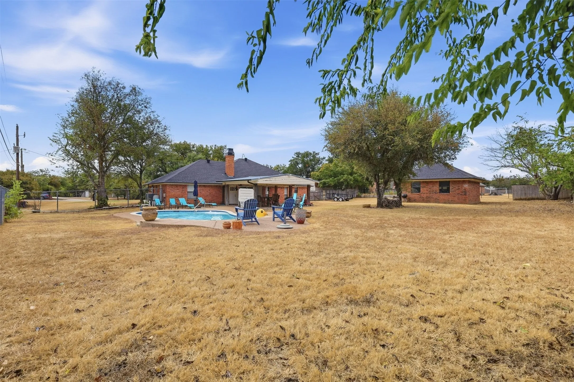 Single Family Residence For Sale in Parker County , 112 Fairway Drive, Willow Park, Texas 76087, 3 Bedroom, 3 Bathroom, Garage spaces, 2,362 Sqft, built in 1986, mls#21386468, Real Estate Agent in Willow Park, Homes For Sale in Parker county, Homes For Sale in Willow Park, Realtor in Willow Park Texas, Real Estate Brokerage Independent Realty Texas, Luminita Cordes Realtor