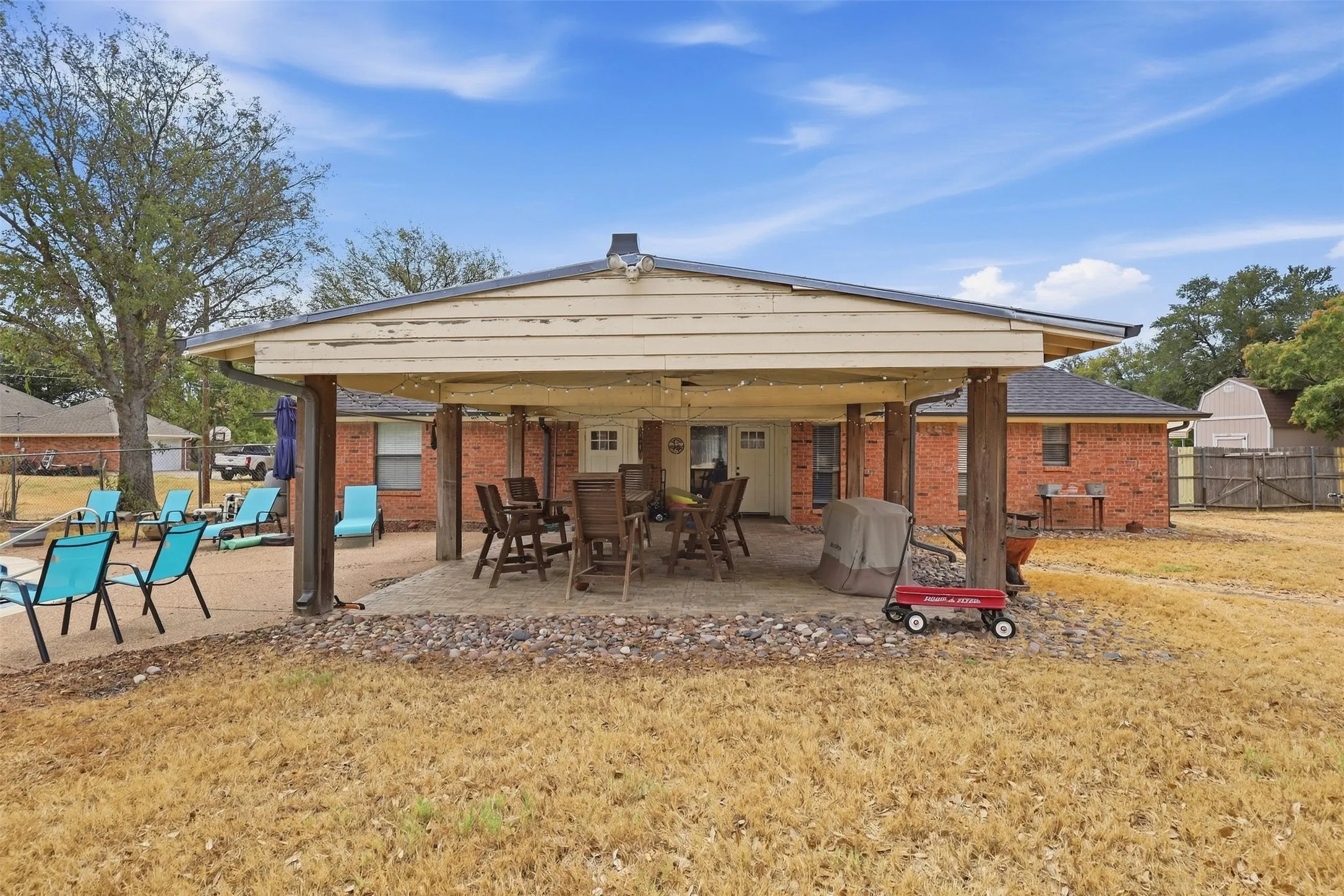 Single Family Residence For Sale in Parker County , 112 Fairway Drive, Willow Park, Texas 76087, 3 Bedroom, 3 Bathroom, Garage spaces, 2,362 Sqft, built in 1986, mls#21386468, Real Estate Agent in Willow Park, Homes For Sale in Parker county, Homes For Sale in Willow Park, Realtor in Willow Park Texas, Real Estate Brokerage Independent Realty Texas, Luminita Cordes Realtor