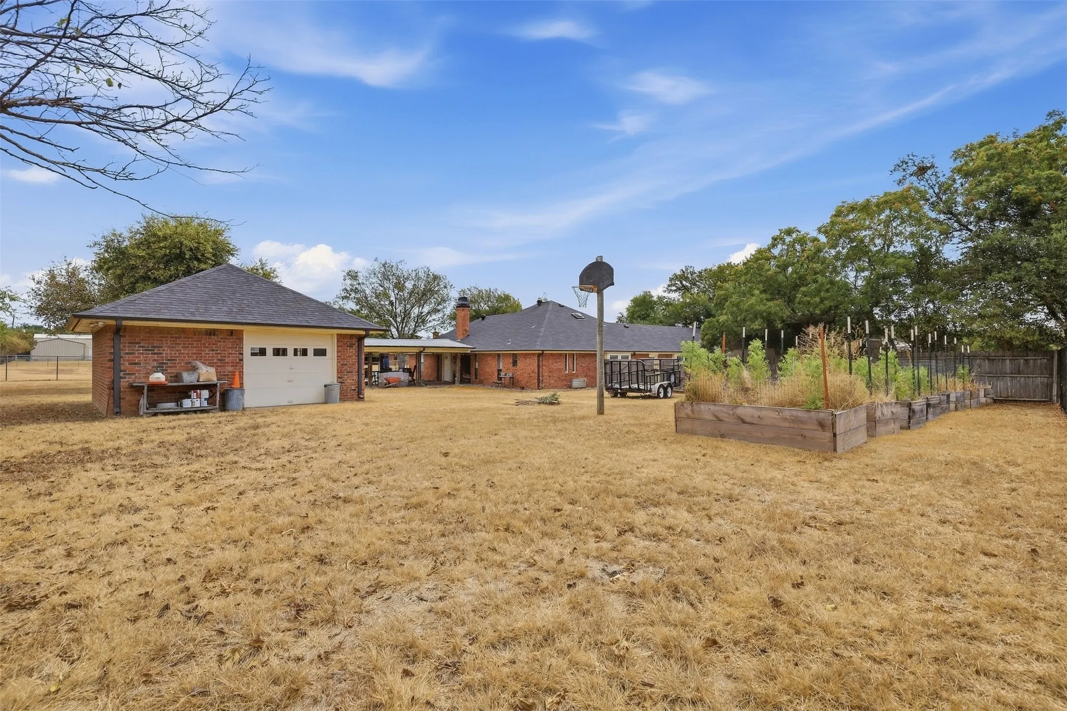 Single Family Residence For Sale in Parker County , 112 Fairway Drive, Willow Park, Texas 76087, 3 Bedroom, 3 Bathroom, Garage spaces, 2,362 Sqft, built in 1986, mls#21386468, Real Estate Agent in Willow Park, Homes For Sale in Parker county, Homes For Sale in Willow Park, Realtor in Willow Park Texas, Real Estate Brokerage Independent Realty Texas, Luminita Cordes Realtor