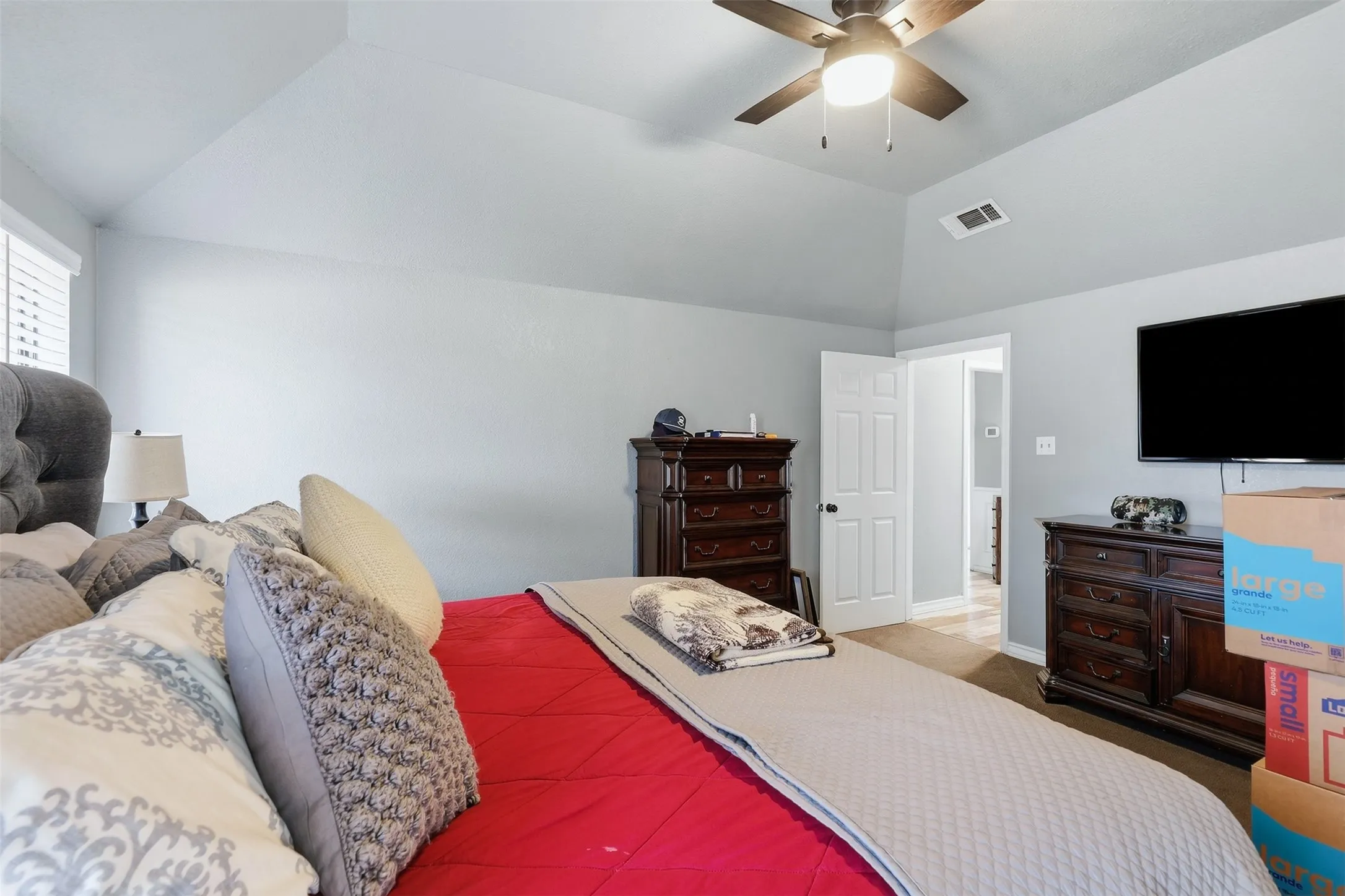 Single Family Residence For Sale in Parker County , 112 Fairway Drive, Willow Park, Texas 76087, 3 Bedroom, 3 Bathroom, Garage spaces, 2,362 Sqft, built in 1986, mls#21386468, Real Estate Agent in Willow Park, Homes For Sale in Parker county, Homes For Sale in Willow Park, Realtor in Willow Park Texas, Real Estate Brokerage Independent Realty Texas, Luminita Cordes Realtor