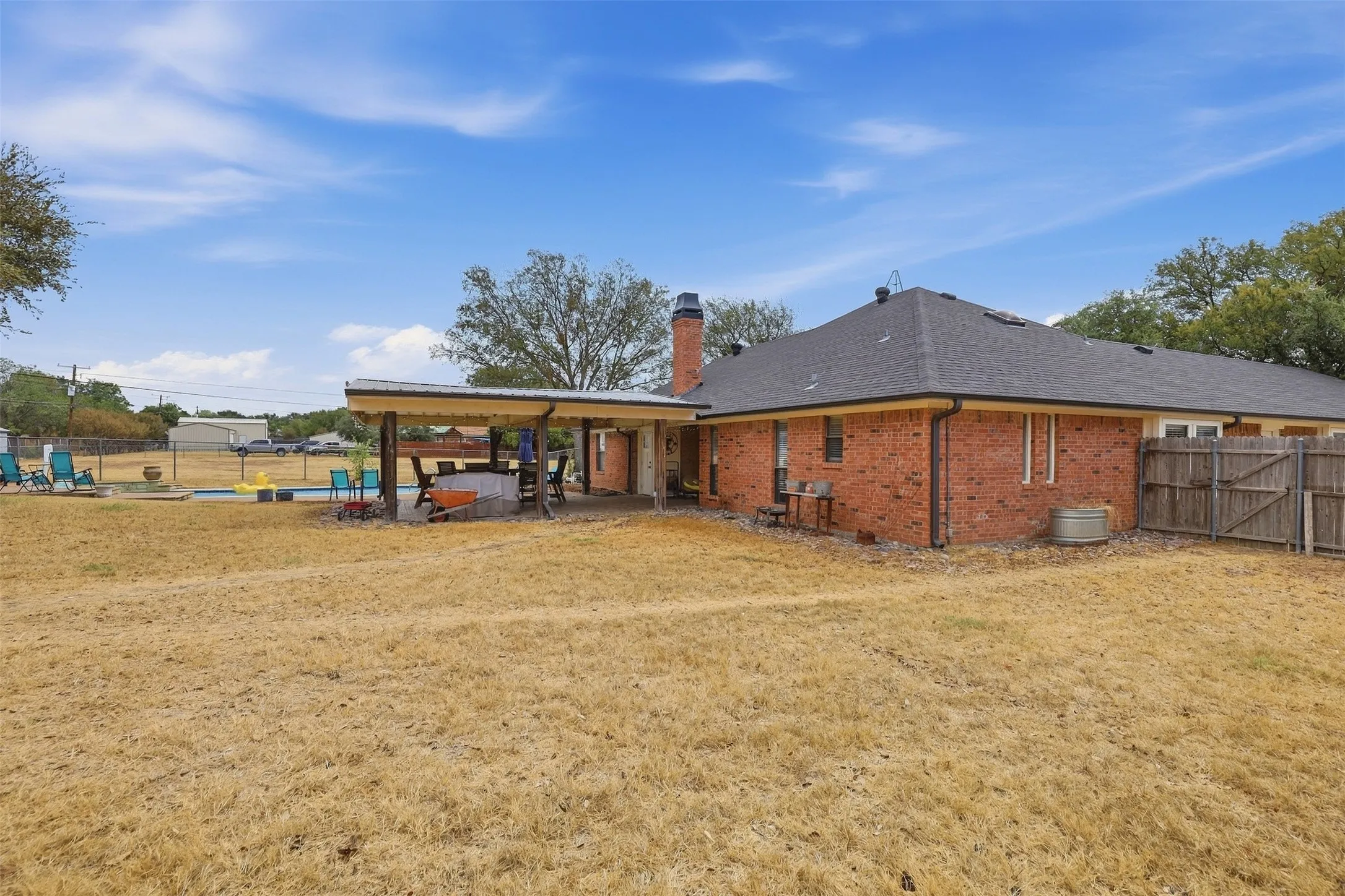 Single Family Residence For Sale in Parker County , 112 Fairway Drive, Willow Park, Texas 76087, 3 Bedroom, 3 Bathroom, Garage spaces, 2,362 Sqft, built in 1986, mls#21386468, Real Estate Agent in Willow Park, Homes For Sale in Parker county, Homes For Sale in Willow Park, Realtor in Willow Park Texas, Real Estate Brokerage Independent Realty Texas, Luminita Cordes Realtor
