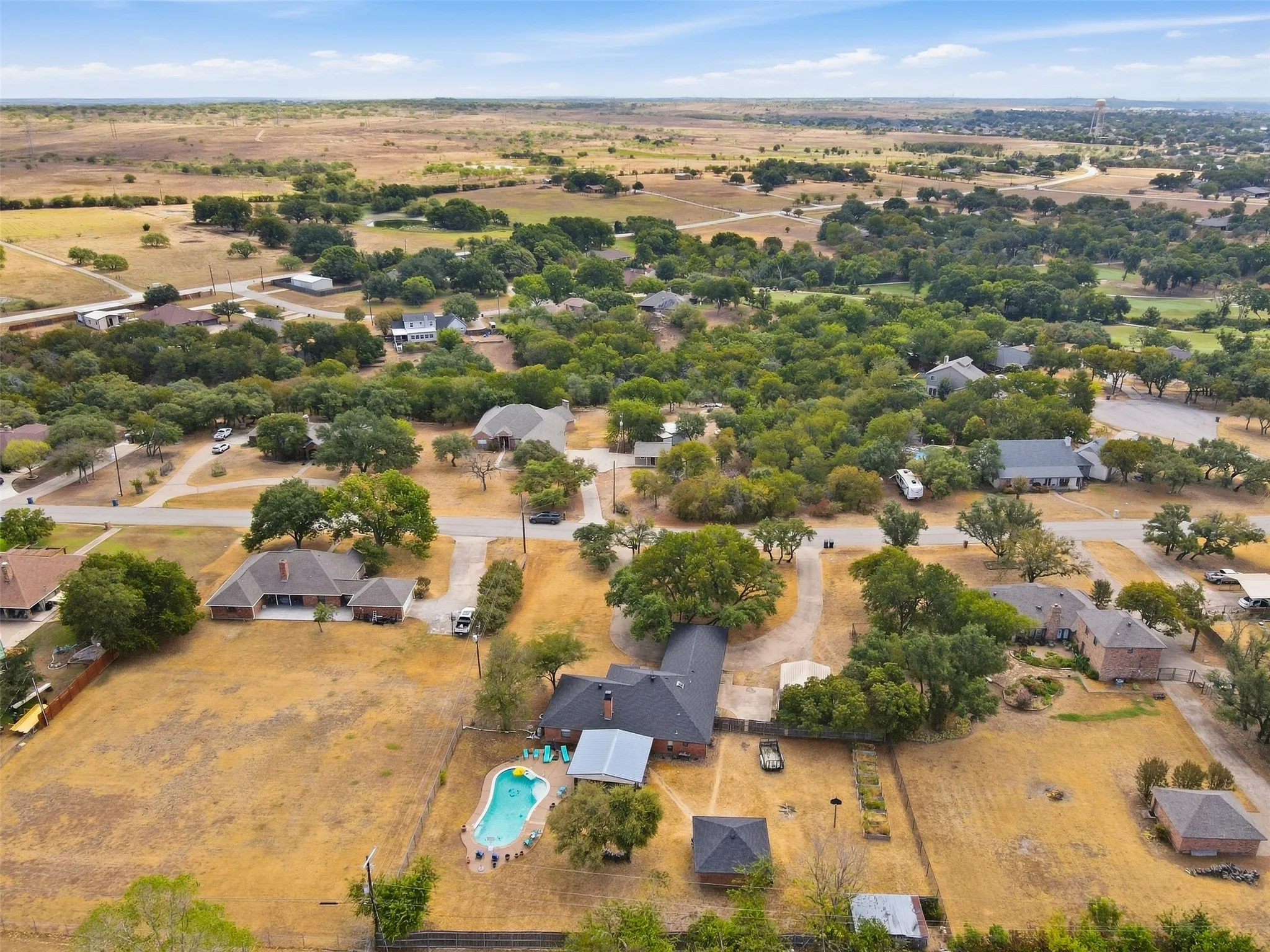 Single Family Residence For Sale in Parker County , 112 Fairway Drive, Willow Park, Texas 76087, 3 Bedroom, 3 Bathroom, Garage spaces, 2,362 Sqft, built in 1986, mls#21386468, Real Estate Agent in Willow Park, Homes For Sale in Parker county, Homes For Sale in Willow Park, Realtor in Willow Park Texas, Real Estate Brokerage Independent Realty Texas, Luminita Cordes Realtor