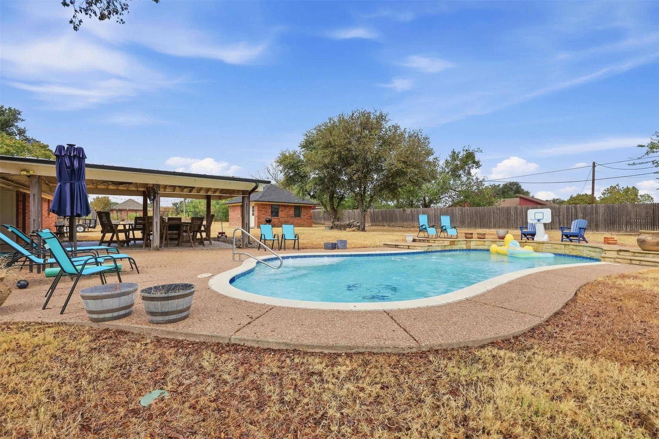 Single Family Residence For Sale in Parker County , 112 Fairway Drive, Willow Park, Texas 76087, 3 Bedroom, 3 Bathroom, Garage spaces, 2,362 Sqft, built in 1986, mls#21386468, Real Estate Agent in Willow Park, Homes For Sale in Parker county, Homes For Sale in Willow Park, Realtor in Willow Park Texas, Real Estate Brokerage Independent Realty Texas, Luminita Cordes Realtor