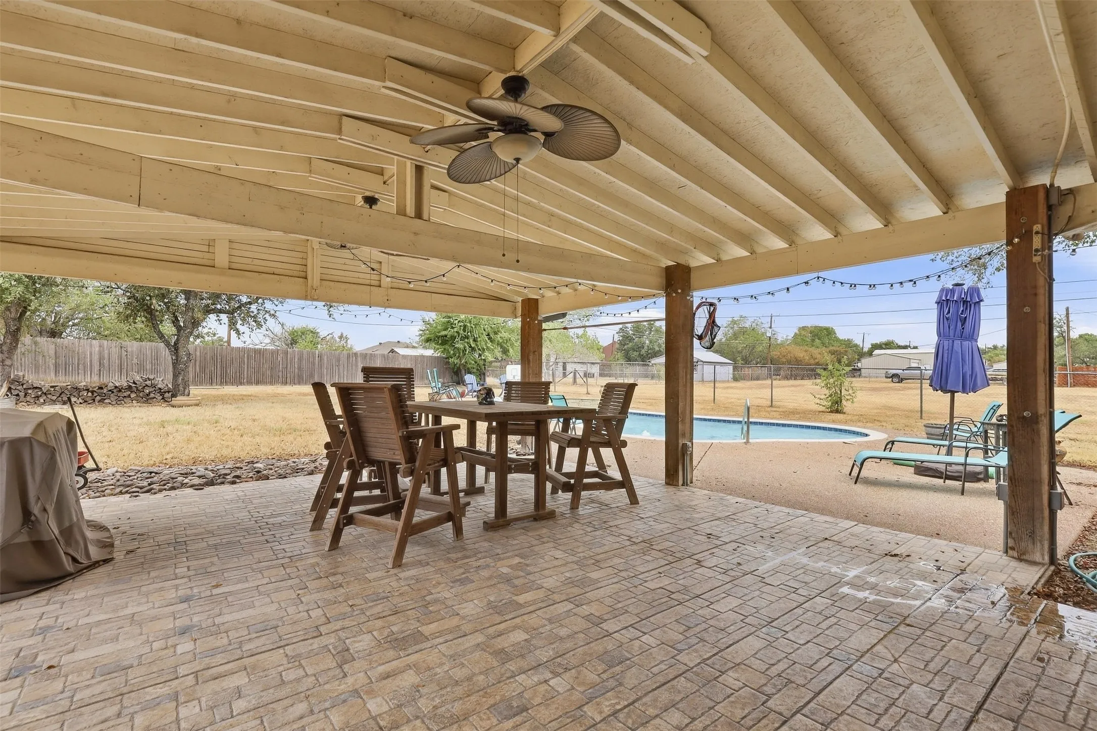 Single Family Residence For Sale in Parker County , 112 Fairway Drive, Willow Park, Texas 76087, 3 Bedroom, 3 Bathroom, Garage spaces, 2,362 Sqft, built in 1986, mls#21386468, Real Estate Agent in Willow Park, Homes For Sale in Parker county, Homes For Sale in Willow Park, Realtor in Willow Park Texas, Real Estate Brokerage Independent Realty Texas, Luminita Cordes Realtor