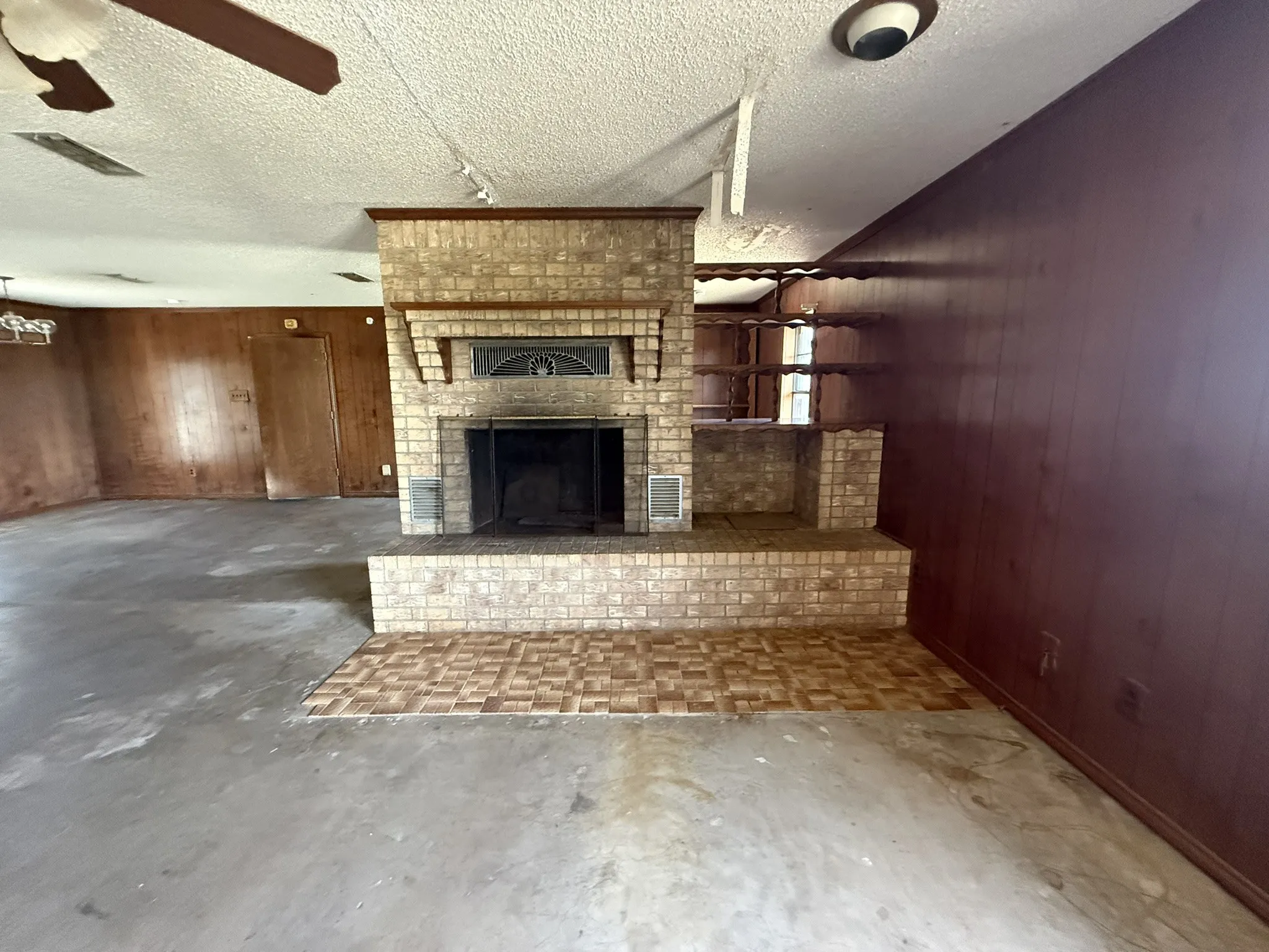 Single Family Residence For Sale in Eastland County , 319 County Road 164, Eastland, Texas 76448, 3 Bedroom, 2 Bathroom, 2 Garage spaces, 2,040 Sqft, built in 1984, mls#21275736, Real Estate Agent in Eastland, Homes For Sale in Eastland county, Homes For Sale in Eastland, Realtor in Eastland Texas, Real Estate Brokerage Independent Realty Texas, Luminita Cordes Realtor