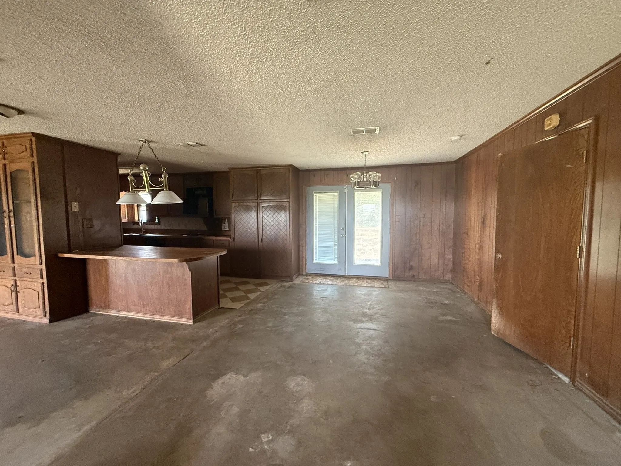 Single Family Residence For Sale in Eastland County , 319 County Road 164, Eastland, Texas 76448, 3 Bedroom, 2 Bathroom, 2 Garage spaces, 2,040 Sqft, built in 1984, mls#21275736, Real Estate Agent in Eastland, Homes For Sale in Eastland county, Homes For Sale in Eastland, Realtor in Eastland Texas, Real Estate Brokerage Independent Realty Texas, Luminita Cordes Realtor