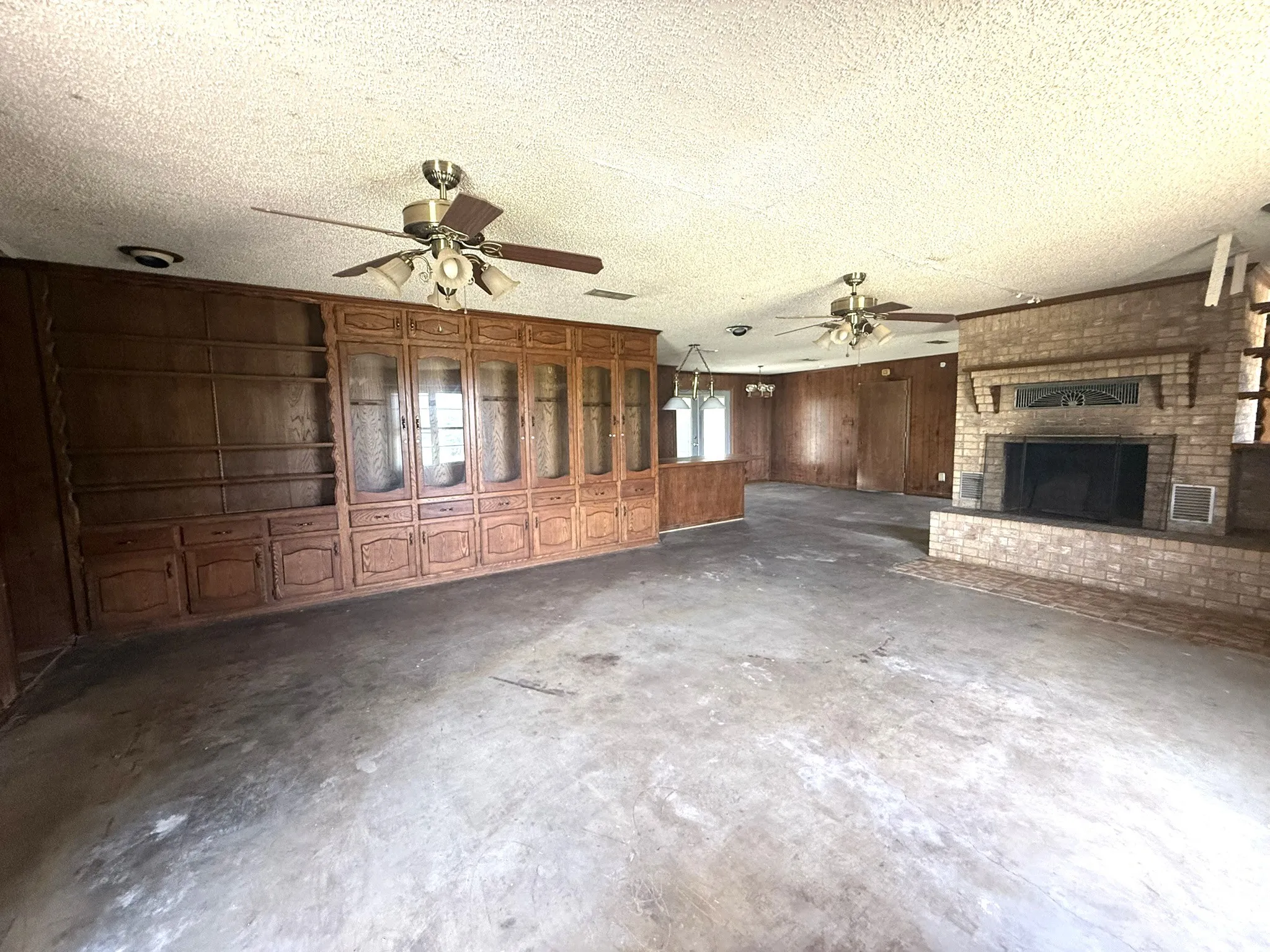 Single Family Residence For Sale in Eastland County , 319 County Road 164, Eastland, Texas 76448, 3 Bedroom, 2 Bathroom, 2 Garage spaces, 2,040 Sqft, built in 1984, mls#21275736, Real Estate Agent in Eastland, Homes For Sale in Eastland county, Homes For Sale in Eastland, Realtor in Eastland Texas, Real Estate Brokerage Independent Realty Texas, Luminita Cordes Realtor