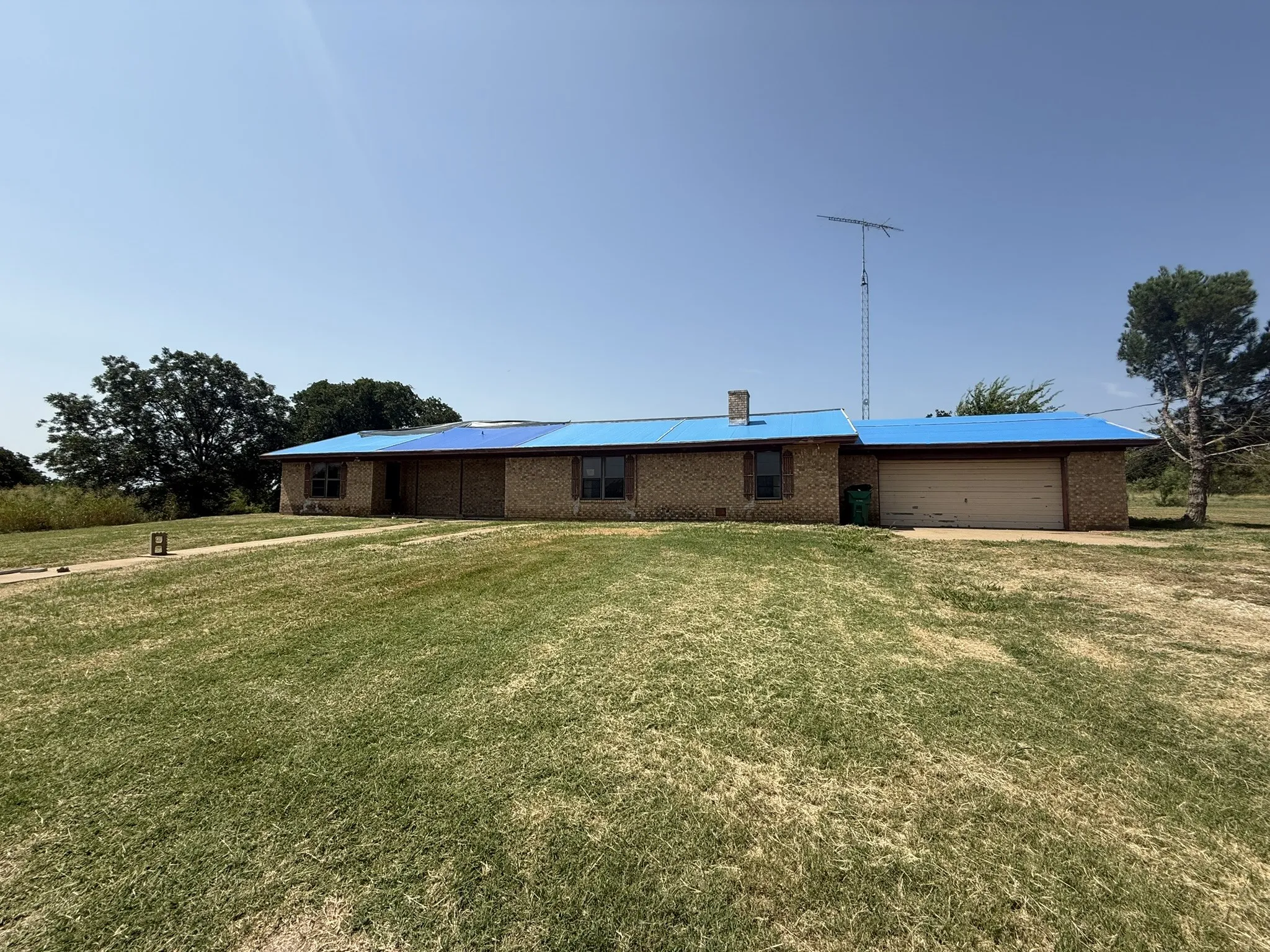 Single Family Residence For Sale in Eastland County , 319 County Road 164, Eastland, Texas 76448, 3 Bedroom, 2 Bathroom, 2 Garage spaces, 2,040 Sqft, built in 1984, mls#21275736, Real Estate Agent in Eastland, Homes For Sale in Eastland county, Homes For Sale in Eastland, Realtor in Eastland Texas, Real Estate Brokerage Independent Realty Texas, Luminita Cordes Realtor