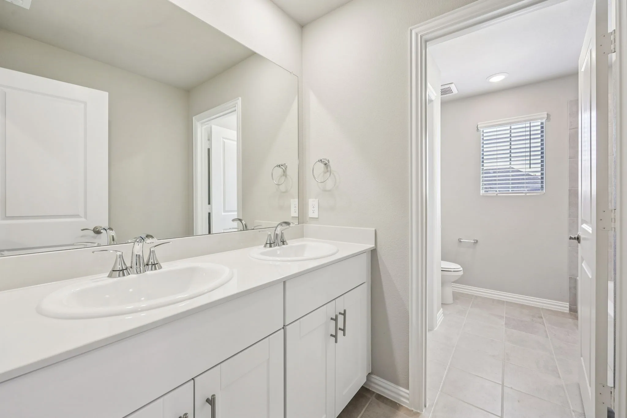 Photo is not of the actual home, but is an inspirational photo of builder’s model home and may depict options, furnishings, and/or decorator features that are not included.