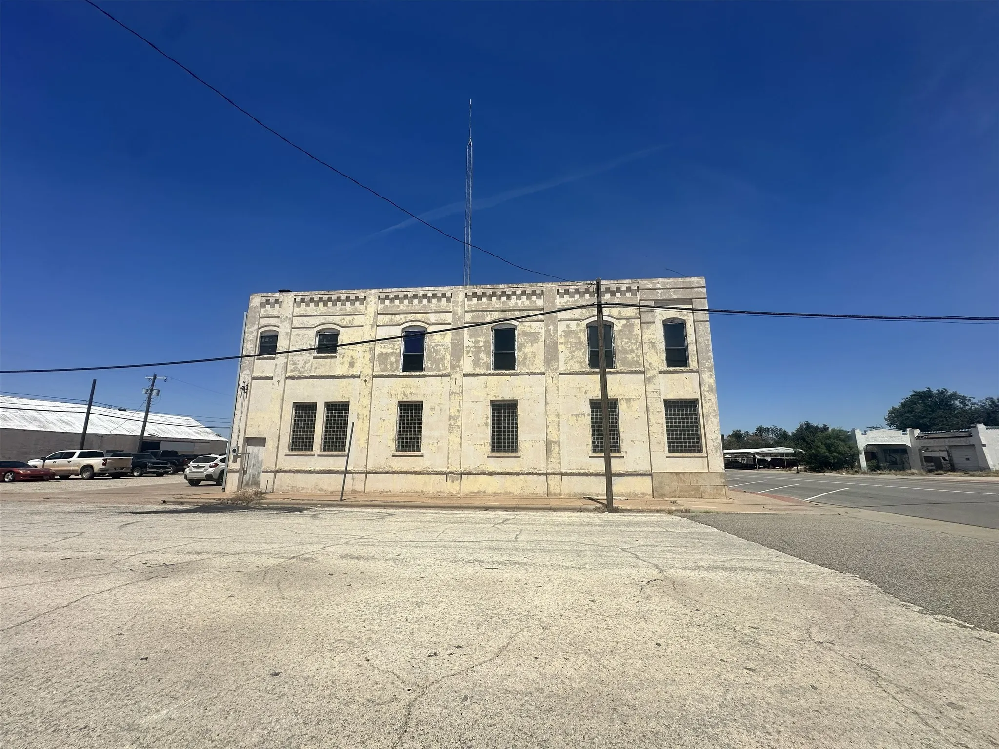 Office For Sale in Knox County , 202 N Central Avenue, Knox City, Texas 79529, 0, 0, Garage spaces, 0 Sqft, built in 1940, mls#21386794, Real Estate Agent in Knox City, Homes For Sale in Knox county, Homes For Sale in Knox City, Realtor in Knox City Texas, Real Estate Brokerage Independent Realty Texas, Luminita Cordes Realtor