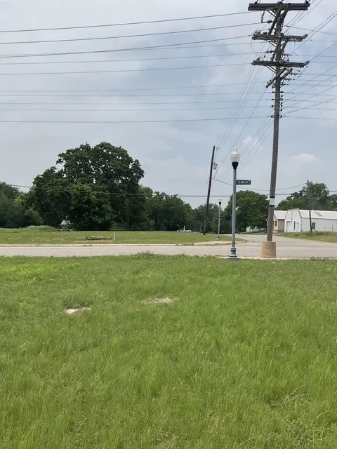 Surrounding community with a lawn