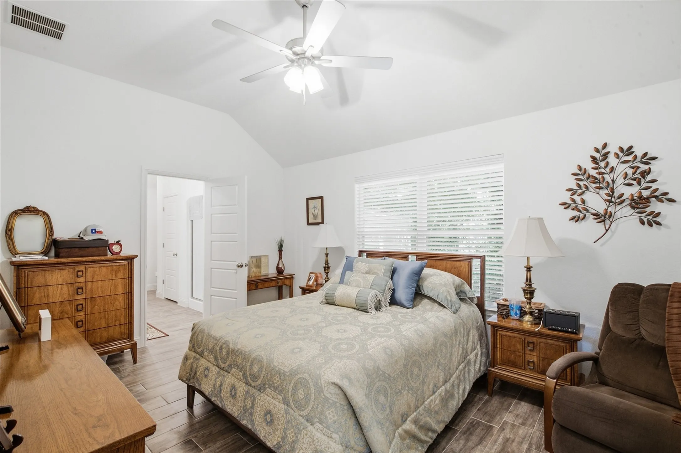 Single Family Residence For Sale in Parker County , 211 Clover Circle, Weatherford, Texas 76086, 3 Bedroom, 2 Bathroom, 2 Garage spaces, 1,332 Sqft, built in 2021, mls#21384045, Real Estate Agent in Weatherford, Homes For Sale in Parker county, Homes For Sale in Weatherford, Realtor in Weatherford Texas, Real Estate Brokerage Independent Realty Texas, Luminita Cordes Realtor