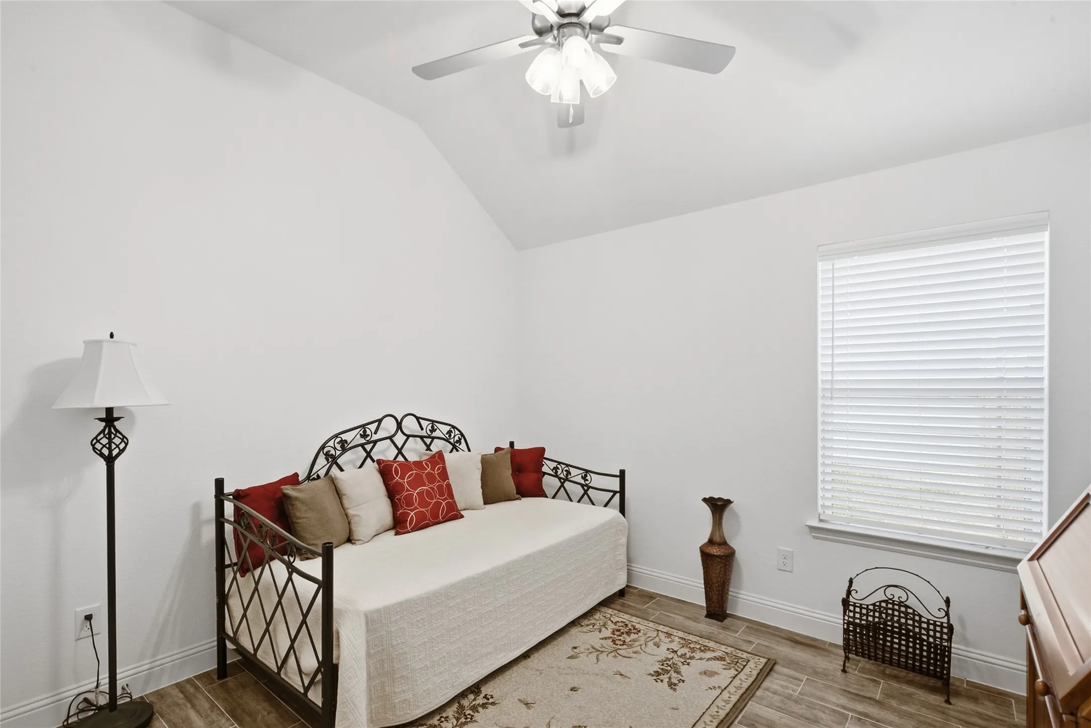 Single Family Residence For Sale in Parker County , 211 Clover Circle, Weatherford, Texas 76086, 3 Bedroom, 2 Bathroom, 2 Garage spaces, 1,332 Sqft, built in 2021, mls#21384045, Real Estate Agent in Weatherford, Homes For Sale in Parker county, Homes For Sale in Weatherford, Realtor in Weatherford Texas, Real Estate Brokerage Independent Realty Texas, Luminita Cordes Realtor