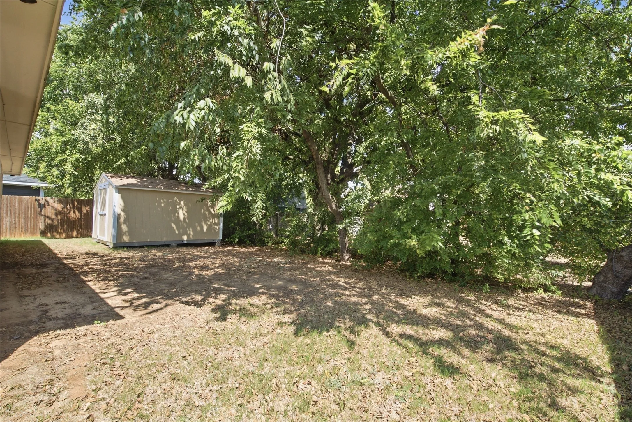 Single Family Residence For Sale in Parker County , 211 Clover Circle, Weatherford, Texas 76086, 3 Bedroom, 2 Bathroom, 2 Garage spaces, 1,332 Sqft, built in 2021, mls#21384045, Real Estate Agent in Weatherford, Homes For Sale in Parker county, Homes For Sale in Weatherford, Realtor in Weatherford Texas, Real Estate Brokerage Independent Realty Texas, Luminita Cordes Realtor
