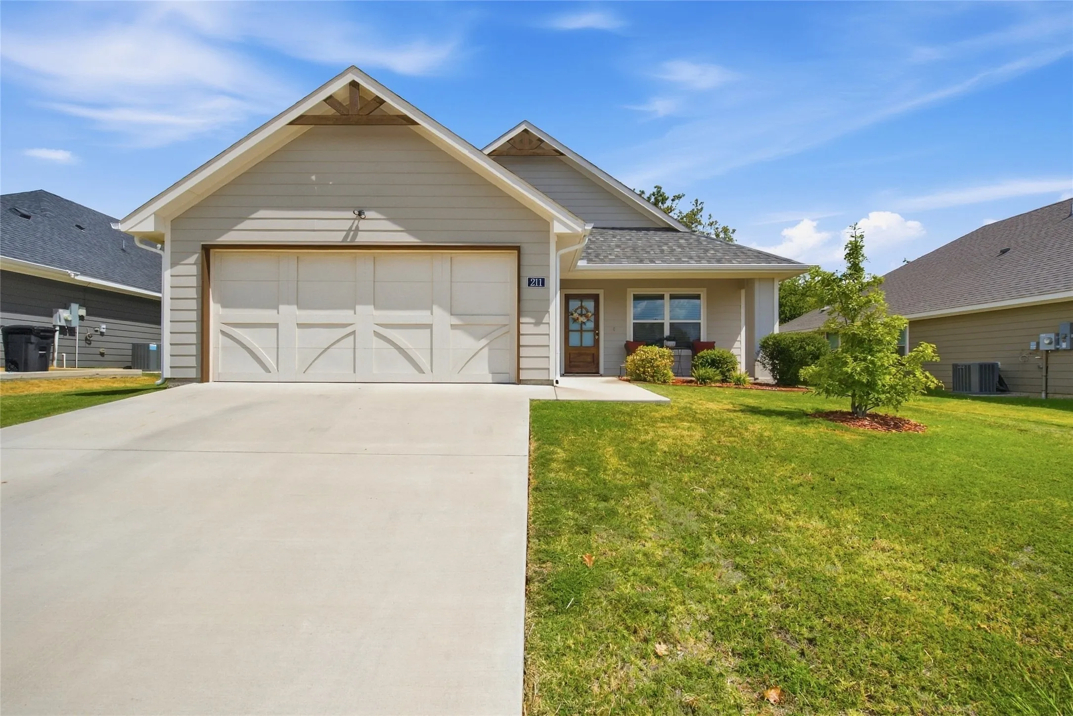 Single Family Residence For Sale in Parker County , 211 Clover Circle, Weatherford, Texas 76086, 3 Bedroom, 2 Bathroom, 2 Garage spaces, 1,332 Sqft, built in 2021, mls#21384045, Real Estate Agent in Weatherford, Homes For Sale in Parker county, Homes For Sale in Weatherford, Realtor in Weatherford Texas, Real Estate Brokerage Independent Realty Texas, Luminita Cordes Realtor