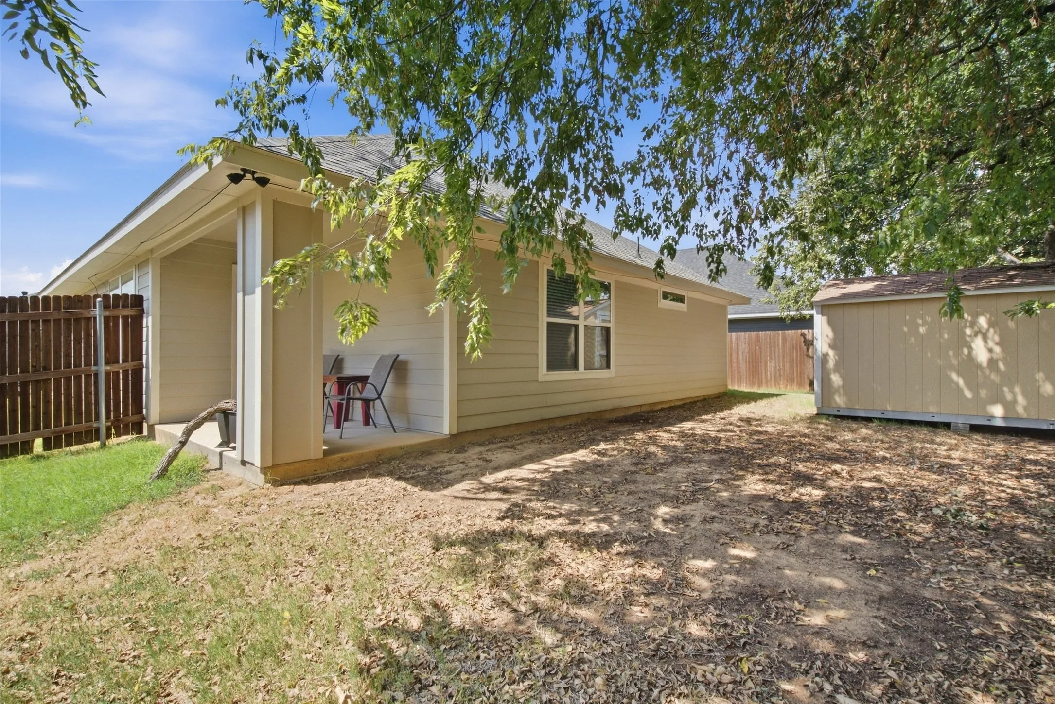 Single Family Residence For Sale in Parker County , 211 Clover Circle, Weatherford, Texas 76086, 3 Bedroom, 2 Bathroom, 2 Garage spaces, 1,332 Sqft, built in 2021, mls#21384045, Real Estate Agent in Weatherford, Homes For Sale in Parker county, Homes For Sale in Weatherford, Realtor in Weatherford Texas, Real Estate Brokerage Independent Realty Texas, Luminita Cordes Realtor