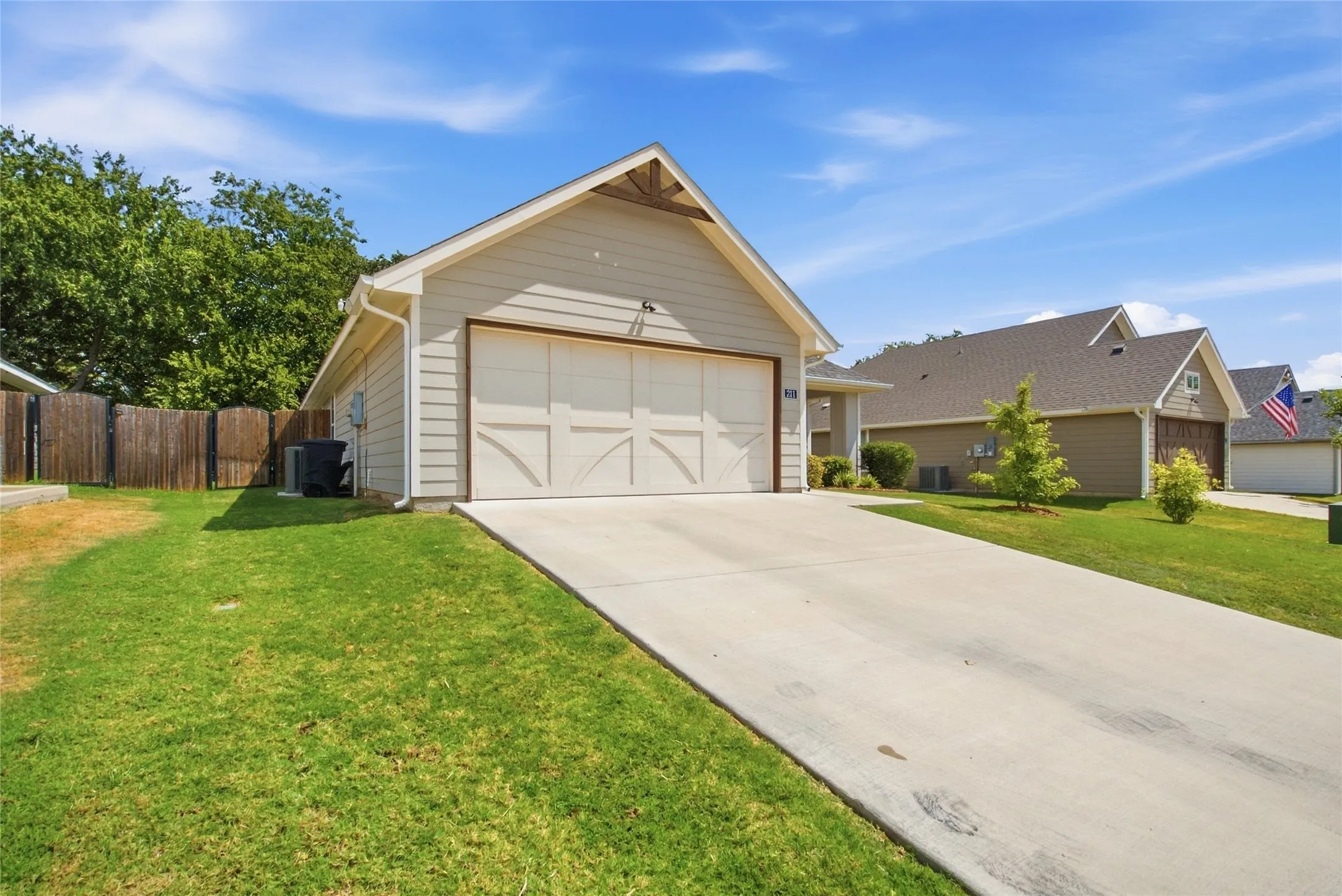 Single Family Residence For Sale in Parker County , 211 Clover Circle, Weatherford, Texas 76086, 3 Bedroom, 2 Bathroom, 2 Garage spaces, 1,332 Sqft, built in 2021, mls#21384045, Real Estate Agent in Weatherford, Homes For Sale in Parker county, Homes For Sale in Weatherford, Realtor in Weatherford Texas, Real Estate Brokerage Independent Realty Texas, Luminita Cordes Realtor