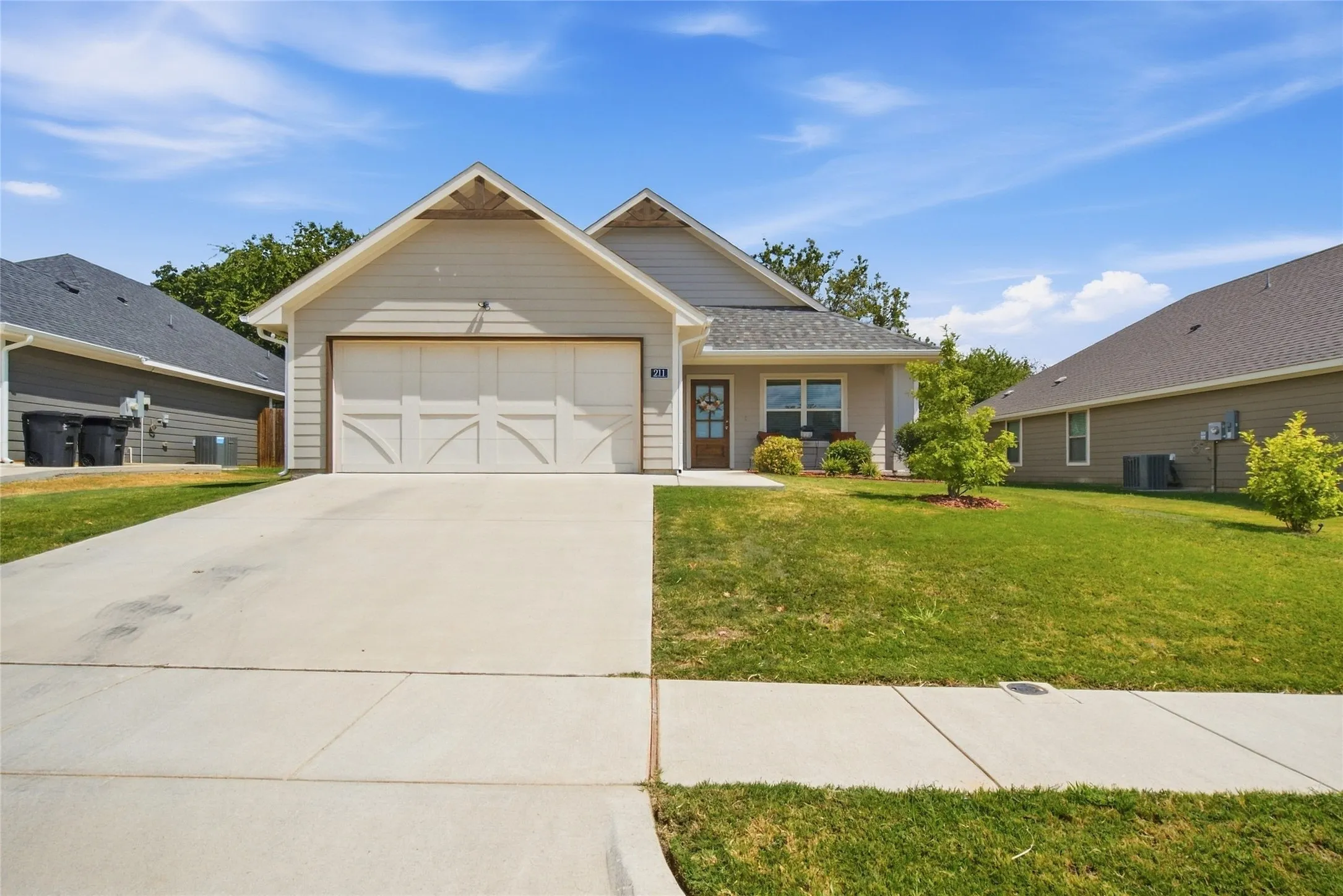 Single Family Residence For Sale in Parker County , 211 Clover Circle, Weatherford, Texas 76086, 3 Bedroom, 2 Bathroom, 2 Garage spaces, 1,332 Sqft, built in 2021, mls#21384045, Real Estate Agent in Weatherford, Homes For Sale in Parker county, Homes For Sale in Weatherford, Realtor in Weatherford Texas, Real Estate Brokerage Independent Realty Texas, Luminita Cordes Realtor