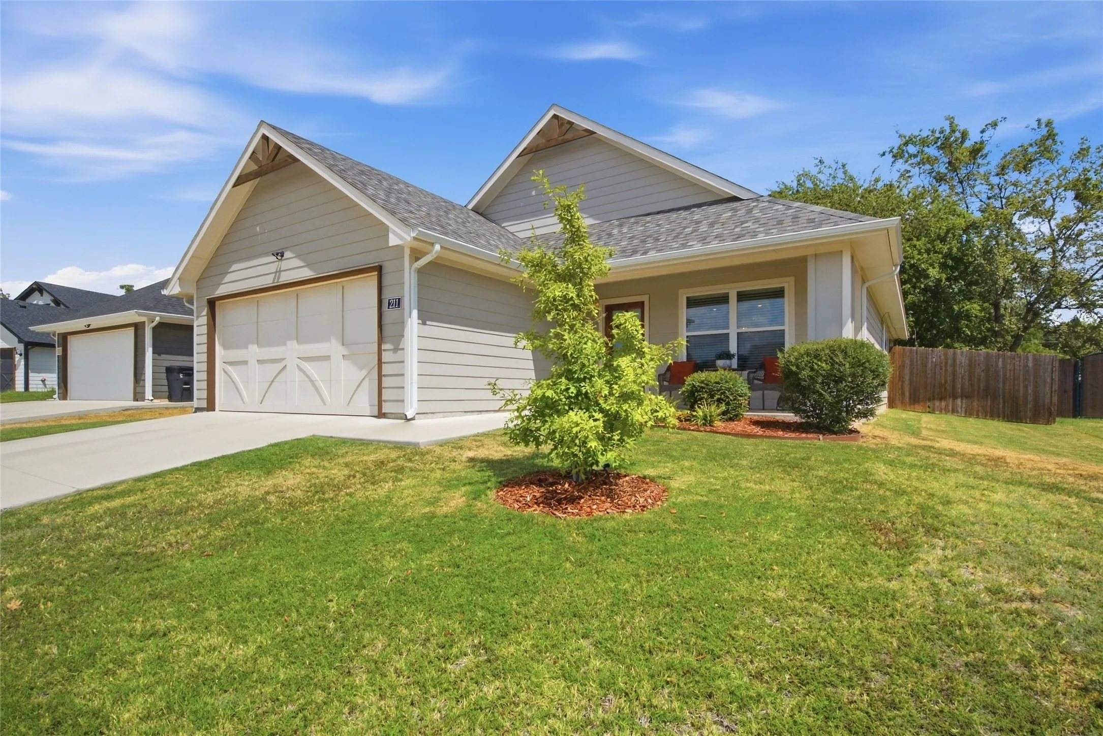 Single Family Residence For Sale in Parker County , 211 Clover Circle, Weatherford, Texas 76086, 3 Bedroom, 2 Bathroom, 2 Garage spaces, 1,332 Sqft, built in 2021, mls#21384045, Real Estate Agent in Weatherford, Homes For Sale in Parker county, Homes For Sale in Weatherford, Realtor in Weatherford Texas, Real Estate Brokerage Independent Realty Texas, Luminita Cordes Realtor