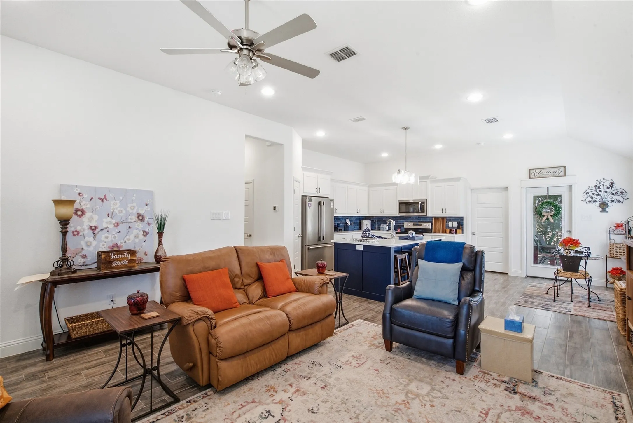Single Family Residence For Sale in Parker County , 211 Clover Circle, Weatherford, Texas 76086, 3 Bedroom, 2 Bathroom, 2 Garage spaces, 1,332 Sqft, built in 2021, mls#21384045, Real Estate Agent in Weatherford, Homes For Sale in Parker county, Homes For Sale in Weatherford, Realtor in Weatherford Texas, Real Estate Brokerage Independent Realty Texas, Luminita Cordes Realtor