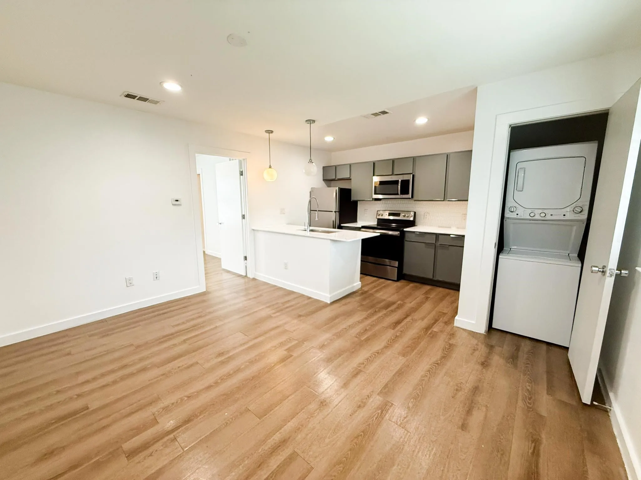 Apartment For Rent in Dallas County , 4526 Munger Avenue 201, Dallas, Texas 75204, 1 Bedroom, 1 Bathroom, Garage spaces, 543 Sqft, built in 1958, mls#21386789, Real Estate Agent in Dallas, Homes For Rent in Dallas county, Homes For Rent in Dallas, Realtor in Dallas Texas, Real Estate Brokerage Independent Realty Texas, Luminita Cordes Realtor