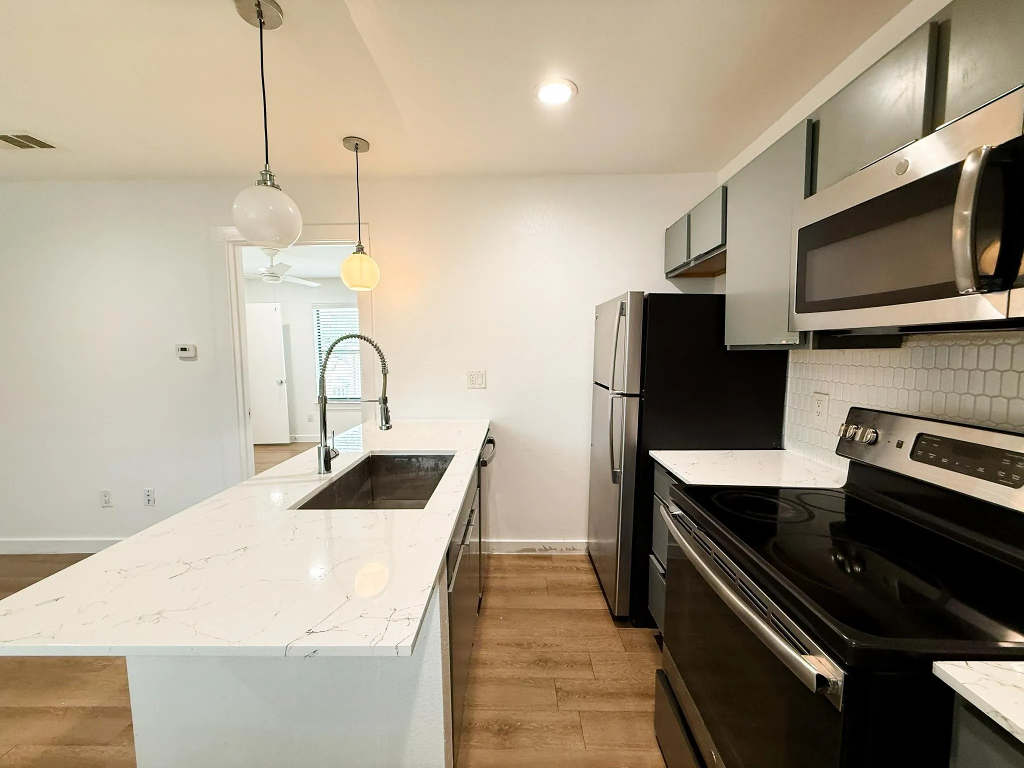 Apartment For Rent in Dallas County , 4526 Munger Avenue 201, Dallas, Texas 75204, 1 Bedroom, 1 Bathroom, Garage spaces, 543 Sqft, built in 1958, mls#21386789, Real Estate Agent in Dallas, Homes For Rent in Dallas county, Homes For Rent in Dallas, Realtor in Dallas Texas, Real Estate Brokerage Independent Realty Texas, Luminita Cordes Realtor