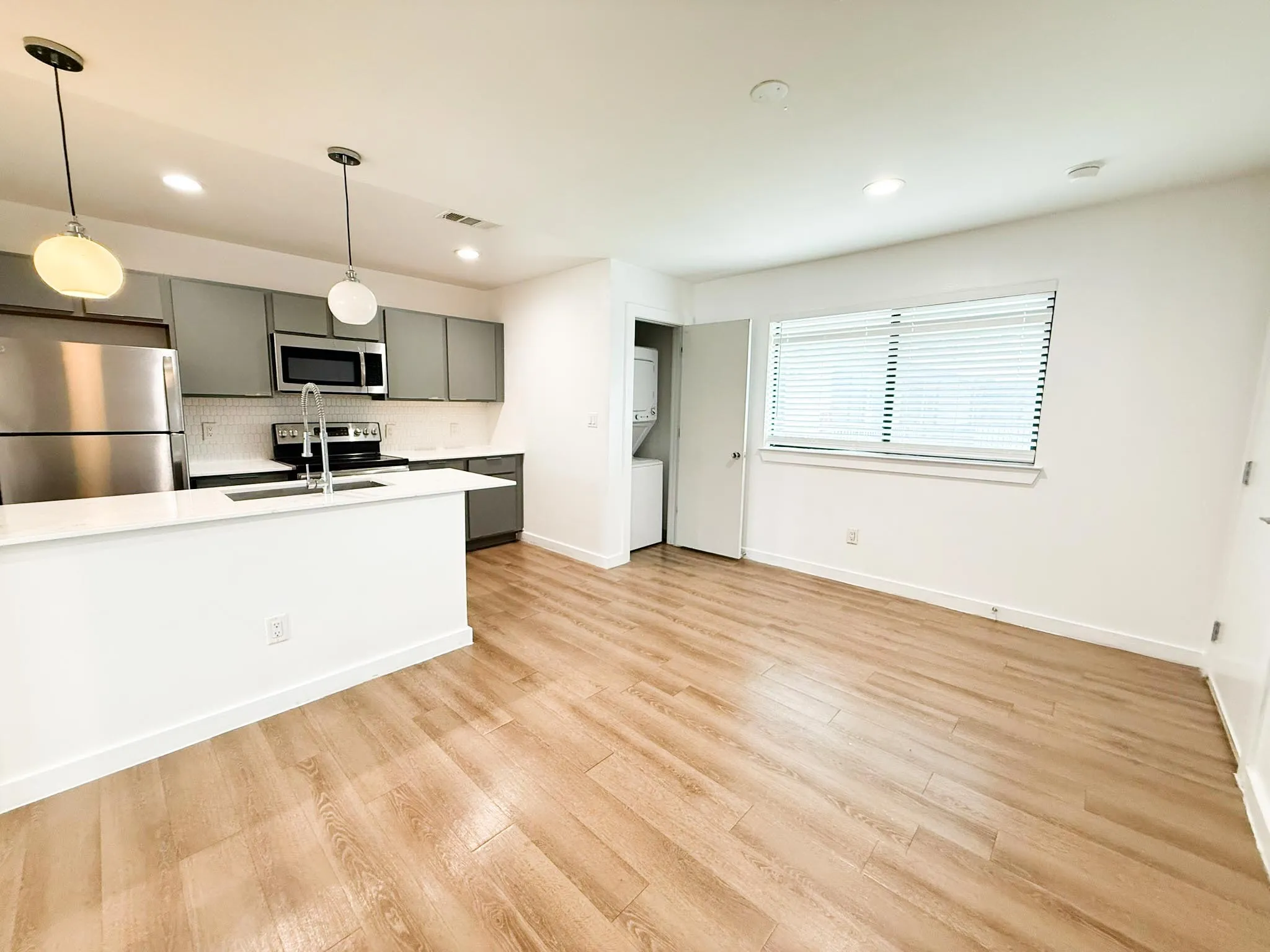 Apartment For Rent in Dallas County , 4526 Munger Avenue 201, Dallas, Texas 75204, 1 Bedroom, 1 Bathroom, Garage spaces, 543 Sqft, built in 1958, mls#21386789, Real Estate Agent in Dallas, Homes For Rent in Dallas county, Homes For Rent in Dallas, Realtor in Dallas Texas, Real Estate Brokerage Independent Realty Texas, Luminita Cordes Realtor