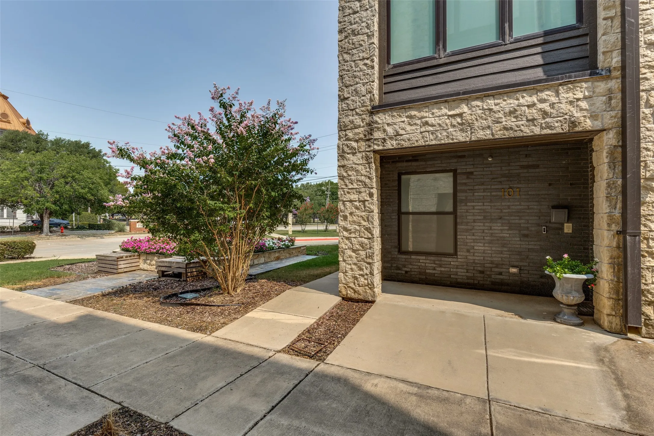 Townhouse For Sale in Dallas County , 4060 Spring Valley Road 101, Farmers Branch, Texas 75244, 3 Bedroom, 5 Bathroom, 2 Garage spaces, 2,347 Sqft, built in 2016, mls#21386587, Real Estate Agent in Farmers Branch, Homes For Sale in Dallas county, Homes For Sale in Farmers Branch, Realtor in Farmers Branch Texas, Real Estate Brokerage Independent Realty Texas, Luminita Cordes Realtor