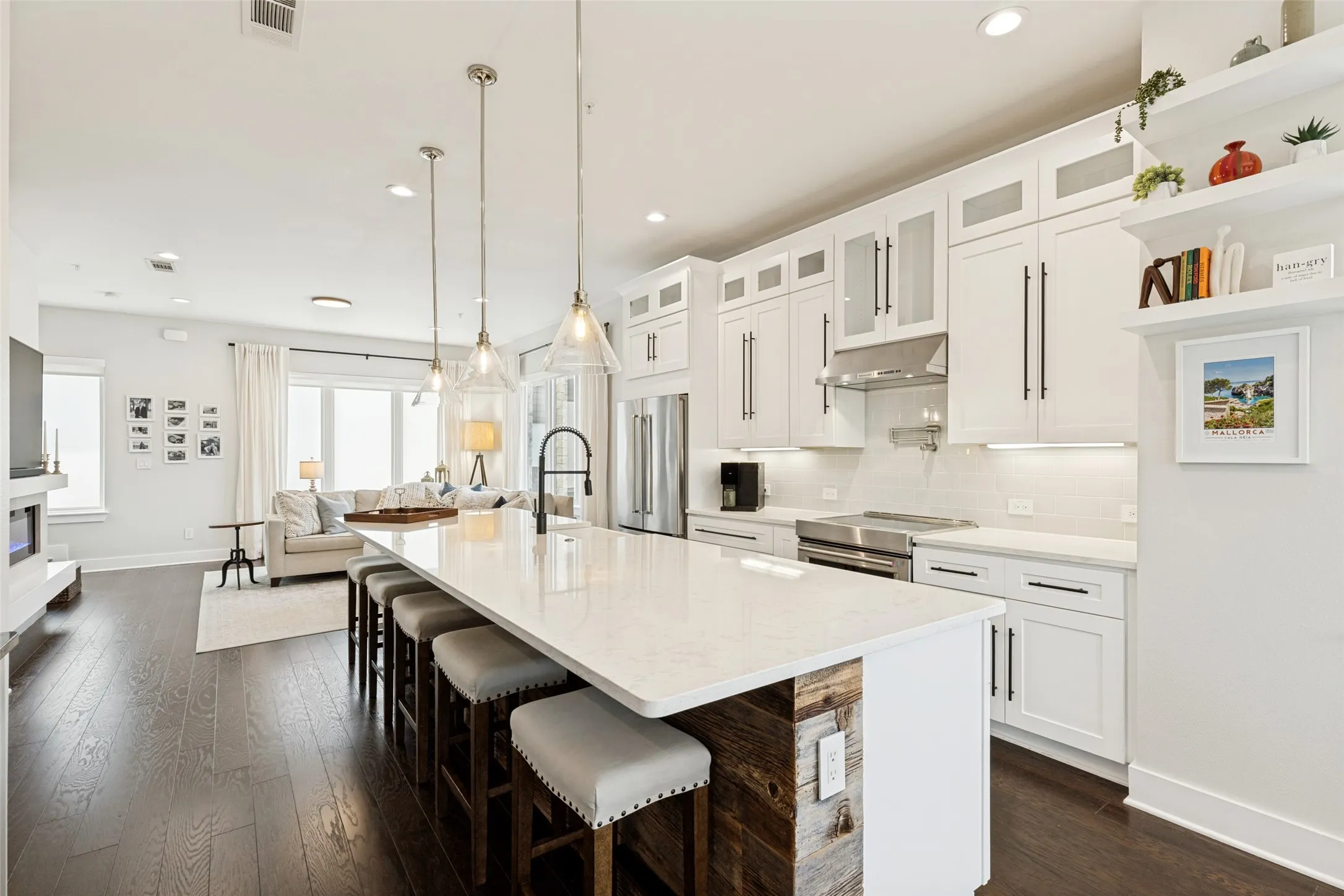 Townhouse For Sale in Dallas County , 4060 Spring Valley Road 101, Farmers Branch, Texas 75244, 3 Bedroom, 5 Bathroom, 2 Garage spaces, 2,347 Sqft, built in 2016, mls#21386587, Real Estate Agent in Farmers Branch, Homes For Sale in Dallas county, Homes For Sale in Farmers Branch, Realtor in Farmers Branch Texas, Real Estate Brokerage Independent Realty Texas, Luminita Cordes Realtor