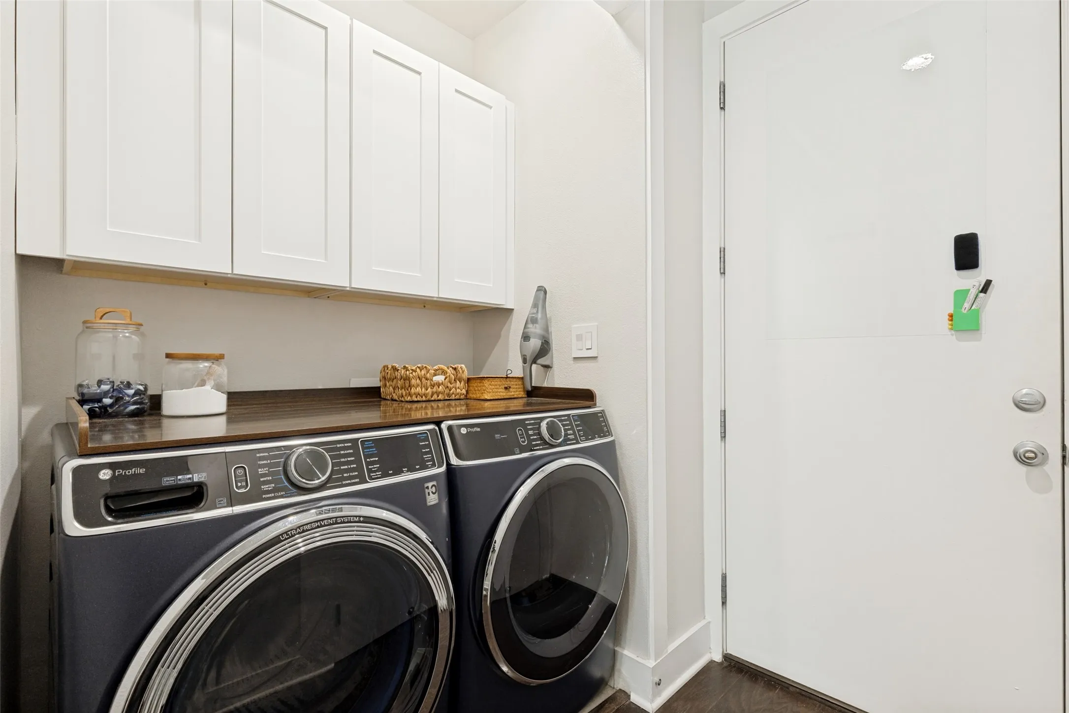 Townhouse For Sale in Dallas County , 4060 Spring Valley Road 101, Farmers Branch, Texas 75244, 3 Bedroom, 5 Bathroom, 2 Garage spaces, 2,347 Sqft, built in 2016, mls#21386587, Real Estate Agent in Farmers Branch, Homes For Sale in Dallas county, Homes For Sale in Farmers Branch, Realtor in Farmers Branch Texas, Real Estate Brokerage Independent Realty Texas, Luminita Cordes Realtor