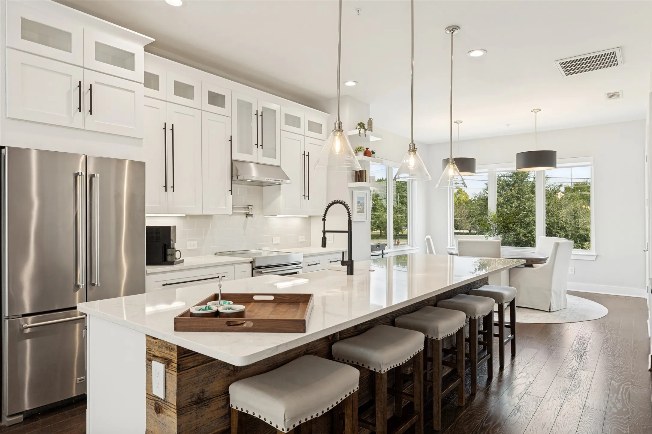 Townhouse For Sale in Dallas County , 4060 Spring Valley Road 101, Farmers Branch, Texas 75244, 3 Bedroom, 5 Bathroom, 2 Garage spaces, 2,347 Sqft, built in 2016, mls#21386587, Real Estate Agent in Farmers Branch, Homes For Sale in Dallas county, Homes For Sale in Farmers Branch, Realtor in Farmers Branch Texas, Real Estate Brokerage Independent Realty Texas, Luminita Cordes Realtor