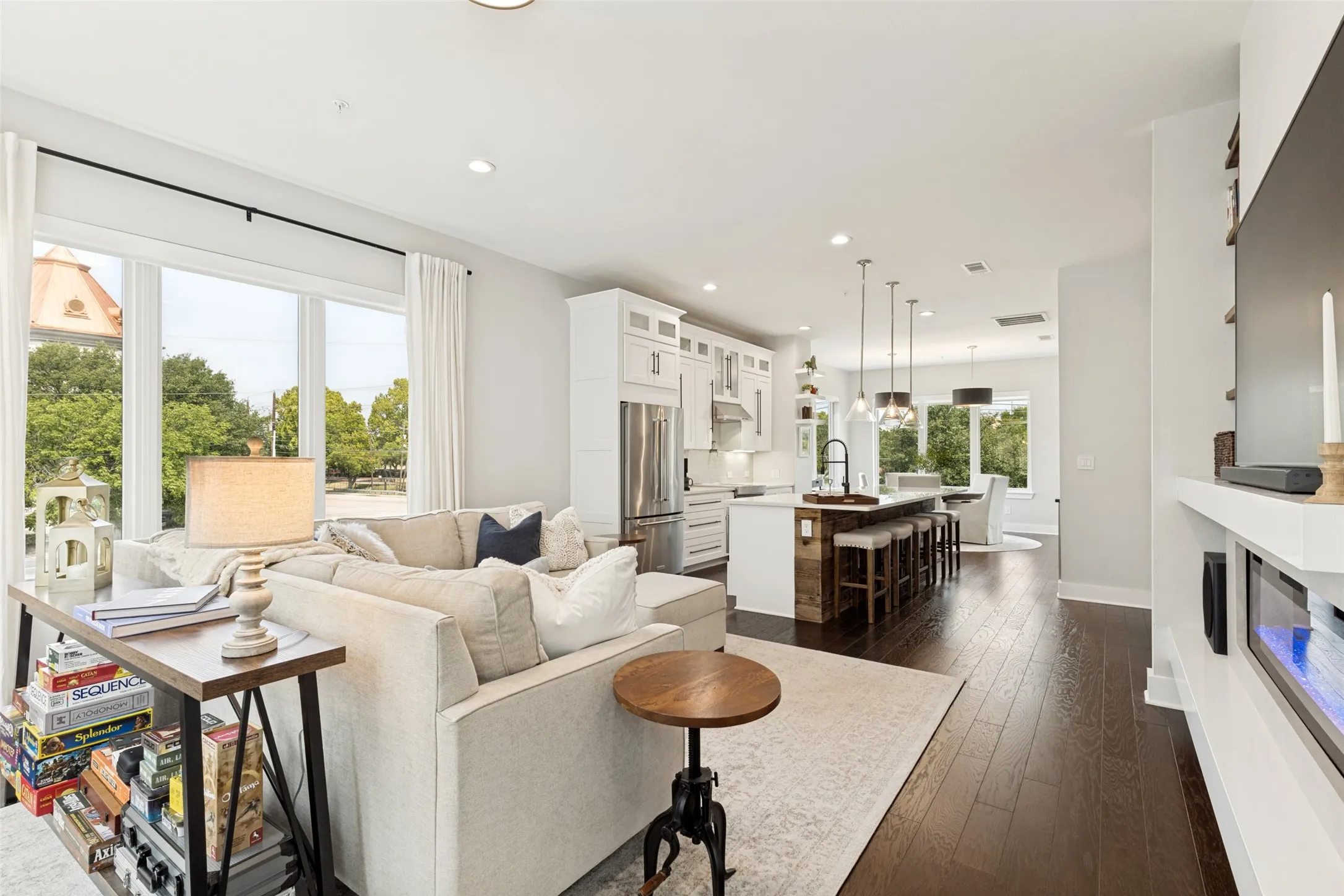 Townhouse For Sale in Dallas County , 4060 Spring Valley Road 101, Farmers Branch, Texas 75244, 3 Bedroom, 5 Bathroom, 2 Garage spaces, 2,347 Sqft, built in 2016, mls#21386587, Real Estate Agent in Farmers Branch, Homes For Sale in Dallas county, Homes For Sale in Farmers Branch, Realtor in Farmers Branch Texas, Real Estate Brokerage Independent Realty Texas, Luminita Cordes Realtor