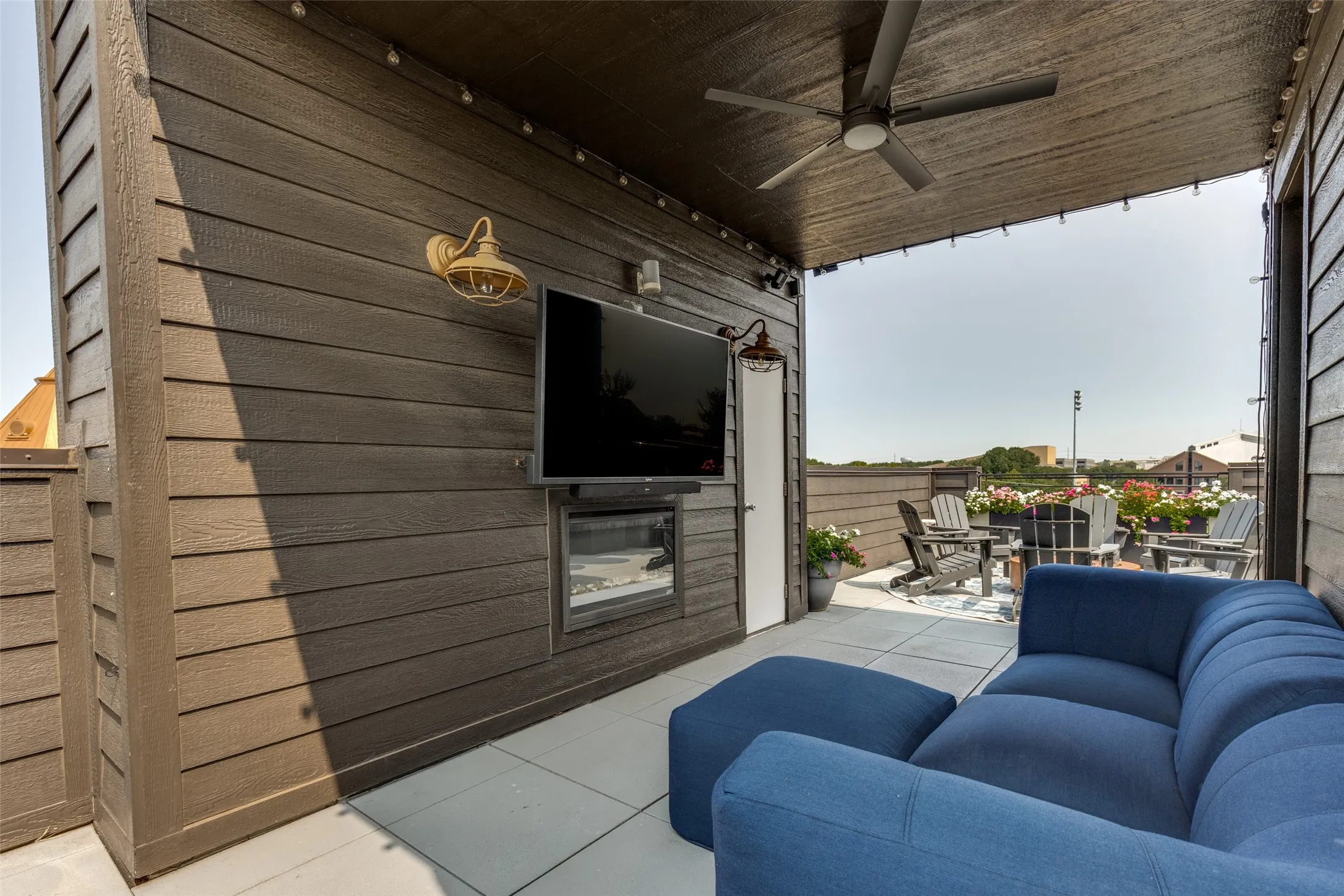 Townhouse For Sale in Dallas County , 4060 Spring Valley Road 101, Farmers Branch, Texas 75244, 3 Bedroom, 5 Bathroom, 2 Garage spaces, 2,347 Sqft, built in 2016, mls#21386587, Real Estate Agent in Farmers Branch, Homes For Sale in Dallas county, Homes For Sale in Farmers Branch, Realtor in Farmers Branch Texas, Real Estate Brokerage Independent Realty Texas, Luminita Cordes Realtor