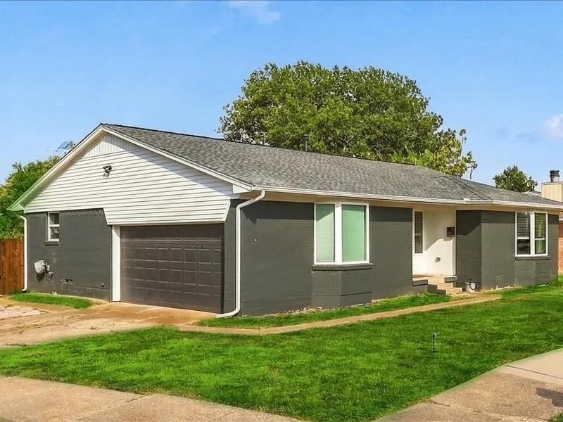 Single Family Residence For Sale in Rockwall County , 108 Joe White Street, Rockwall, Texas 75087, 3 Bedroom, 3 Bathroom, 2 Garage spaces, 1,592 Sqft, built in 1975, mls#21376871, Real Estate Agent in Rockwall, Homes For Sale in Rockwall county, Homes For Sale in Rockwall, Realtor in Rockwall Texas, Real Estate Brokerage Independent Realty Texas, Luminita Cordes Realtor