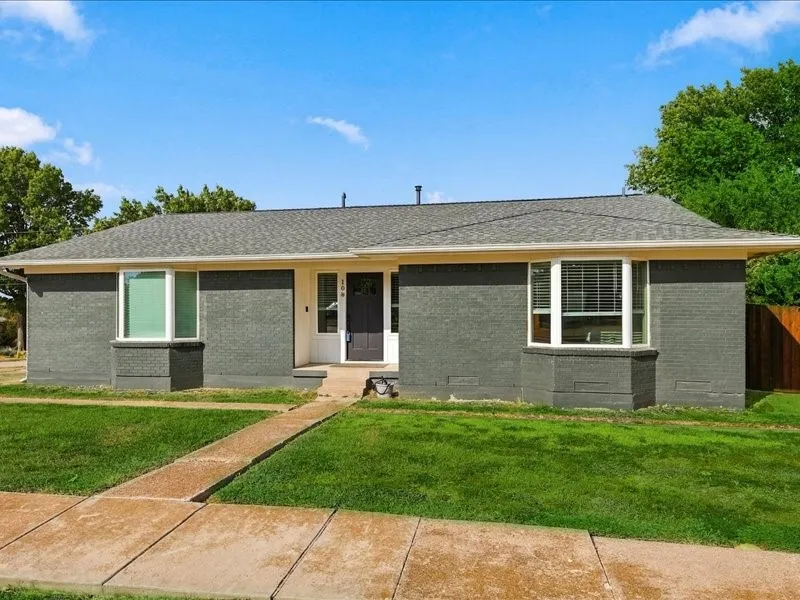 Single Family Residence For Sale in Rockwall County , 108 Joe White Street, Rockwall, Texas 75087, 3 Bedroom, 3 Bathroom, 2 Garage spaces, 1,592 Sqft, built in 1975, mls#21376871, Real Estate Agent in Rockwall, Homes For Sale in Rockwall county, Homes For Sale in Rockwall, Realtor in Rockwall Texas, Real Estate Brokerage Independent Realty Texas, Luminita Cordes Realtor