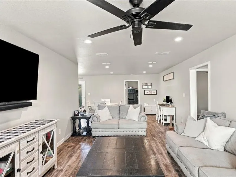 Single Family Residence For Sale in Rockwall County , 108 Joe White Street, Rockwall, Texas 75087, 3 Bedroom, 3 Bathroom, 2 Garage spaces, 1,592 Sqft, built in 1975, mls#21376871, Real Estate Agent in Rockwall, Homes For Sale in Rockwall county, Homes For Sale in Rockwall, Realtor in Rockwall Texas, Real Estate Brokerage Independent Realty Texas, Luminita Cordes Realtor